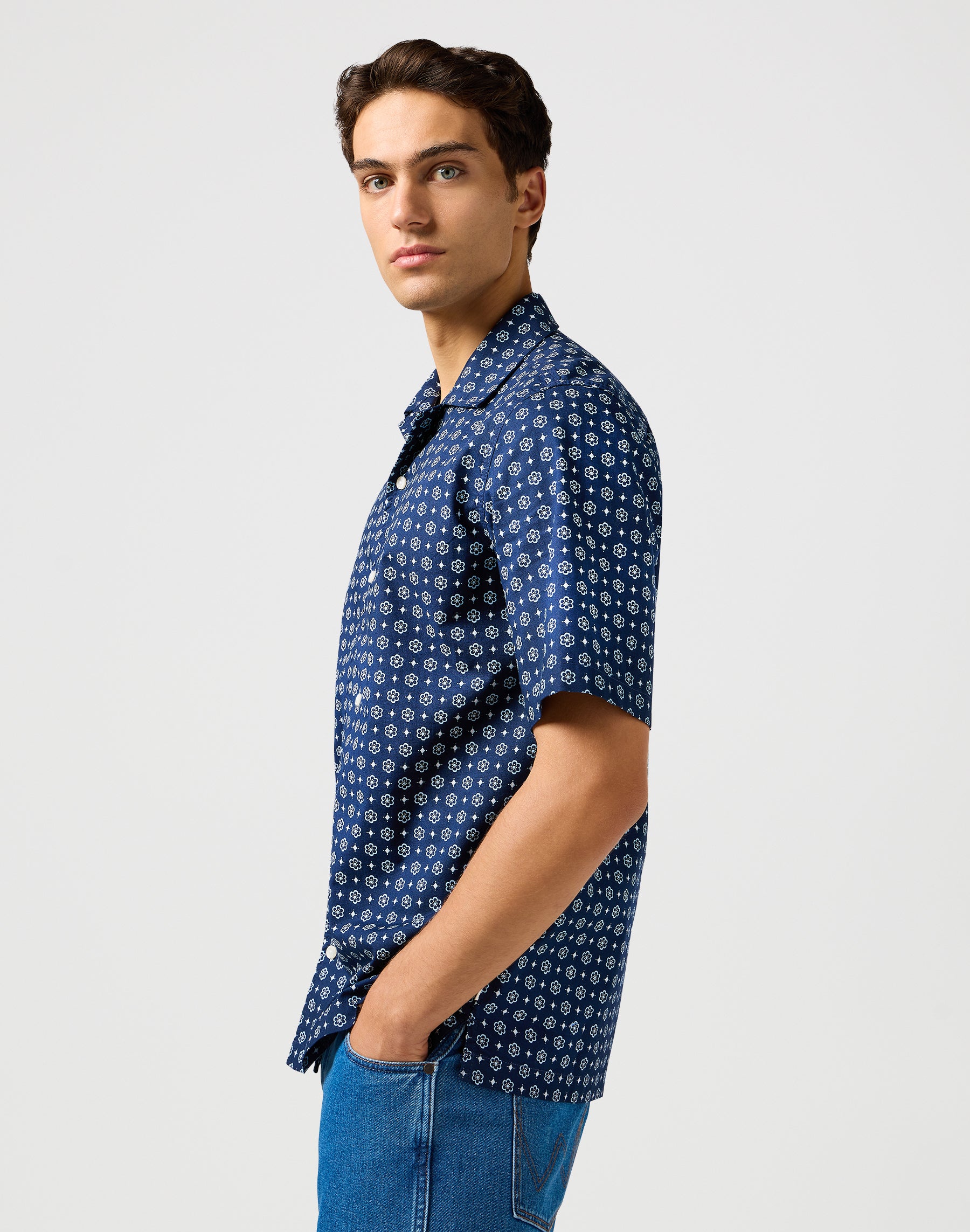 Ss Resort Shirt in Blue Geo Hemden Wrangler