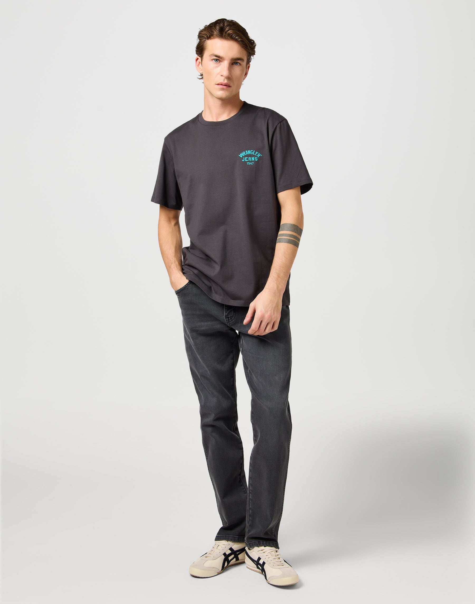 Small Logo Tee in Faded Black T-Shirts Wrangler