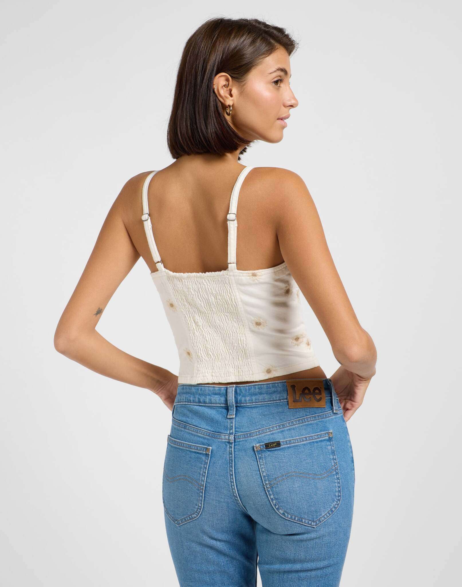 Embroidery Top in Only Peace T-Shirts Lee