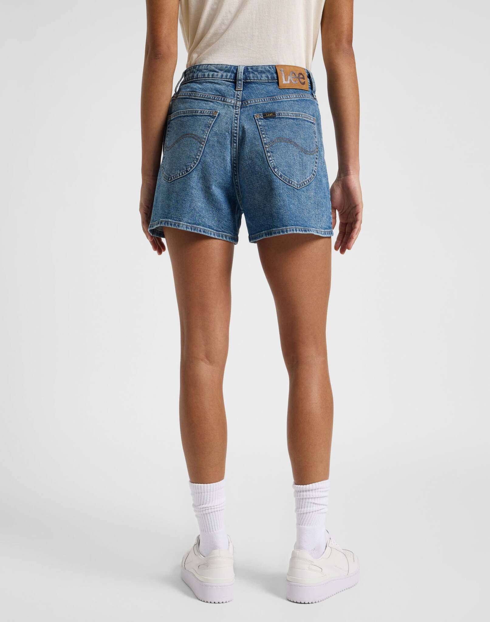 Carol Short in Blue Wire Jeansshorts Lee