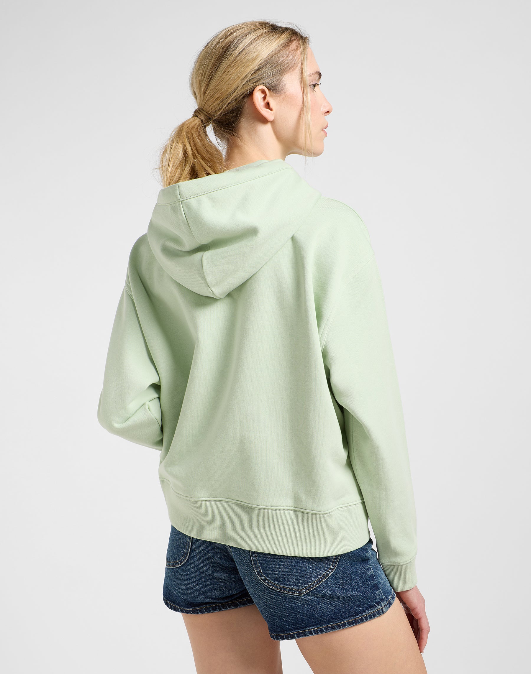 Essential Hoodie in Soft Sage Kapuzenpullover Lee