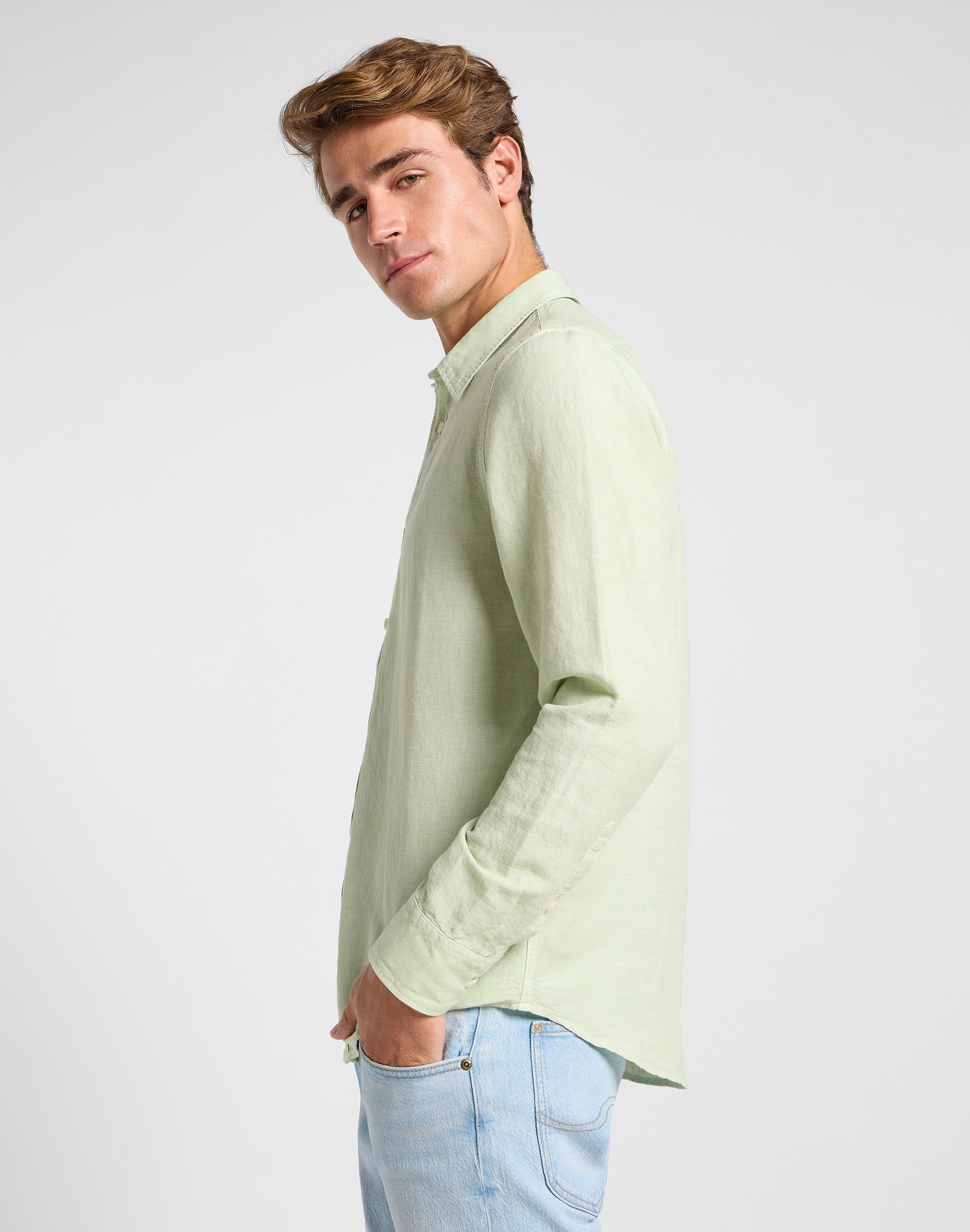 Patch Shirt in Soft Sage Hemden Lee