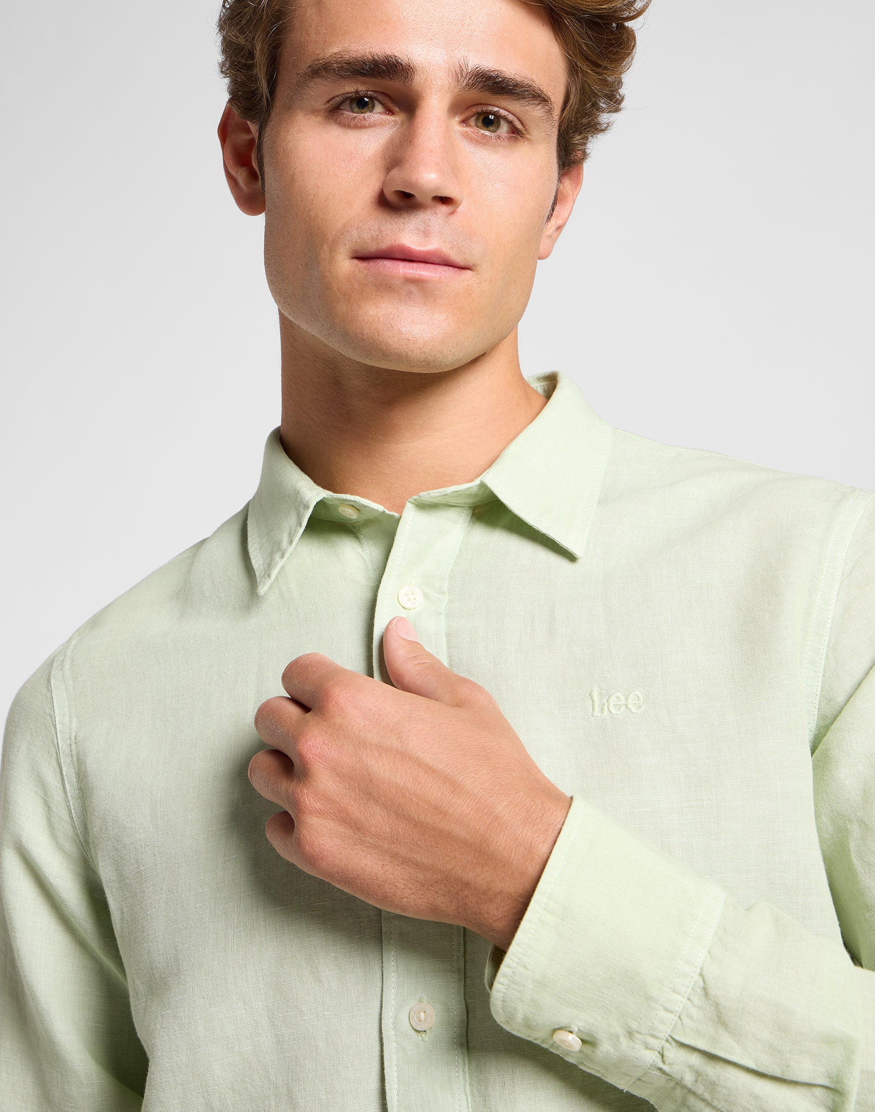 Patch Shirt in Soft Sage Hemden Lee