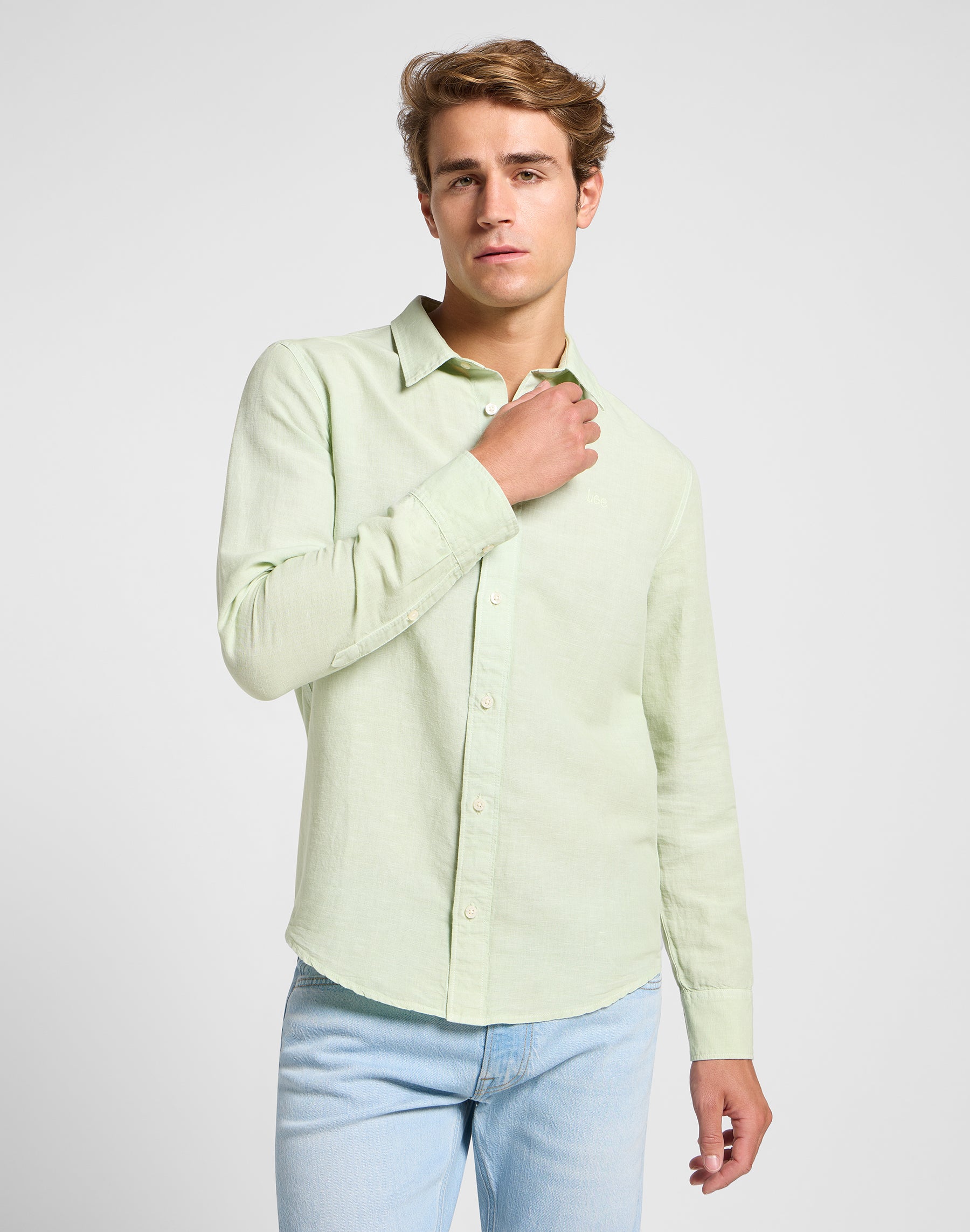 Patch Shirt in Soft Sage Hemden Lee