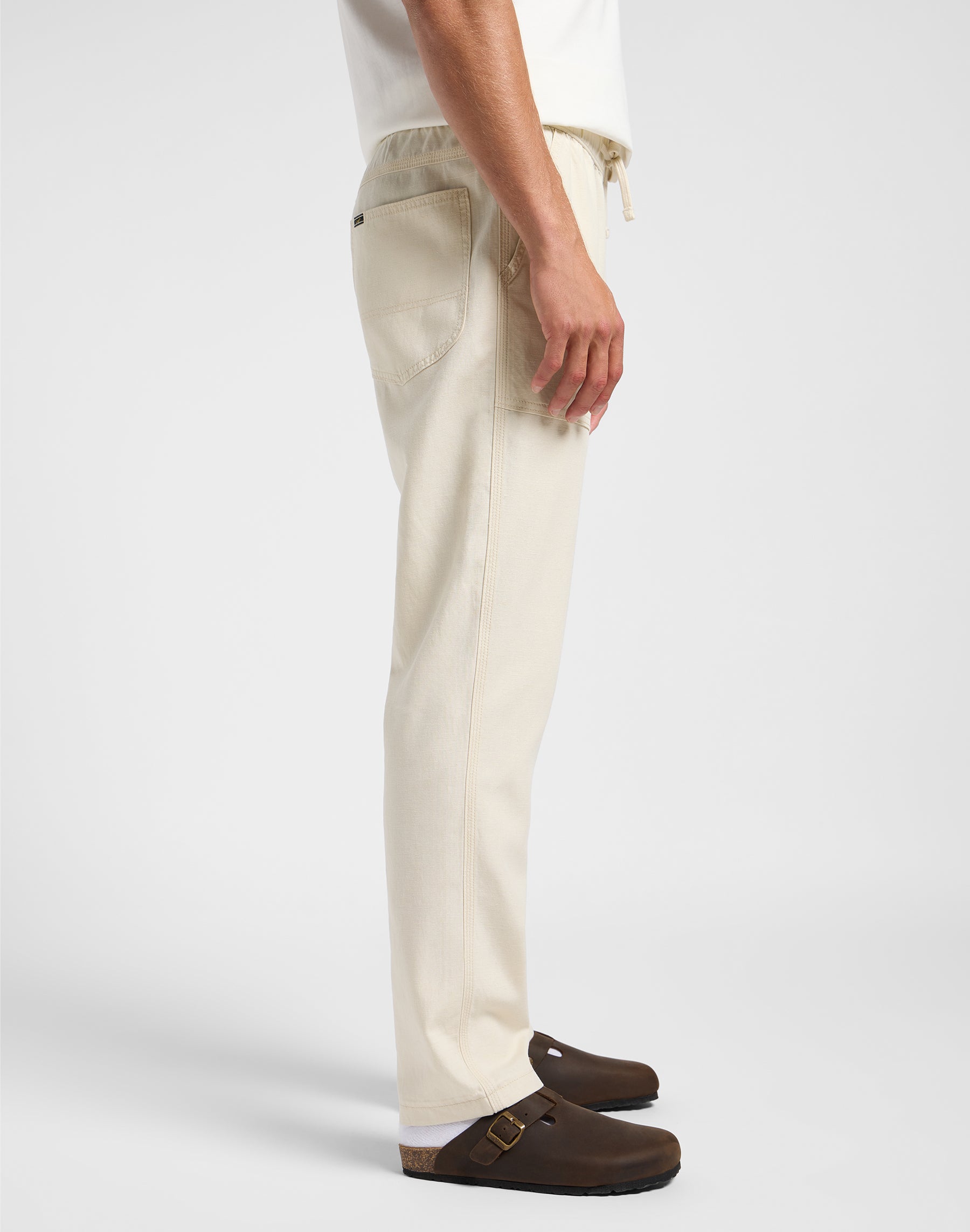 Utility Drawstring Pant in Soy Bean Hosen Lee