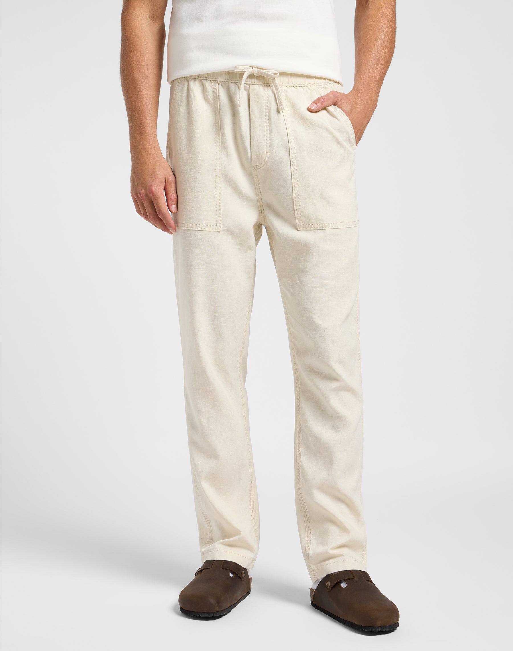 Utility Drawstring Pant in Soy Bean Hosen Lee