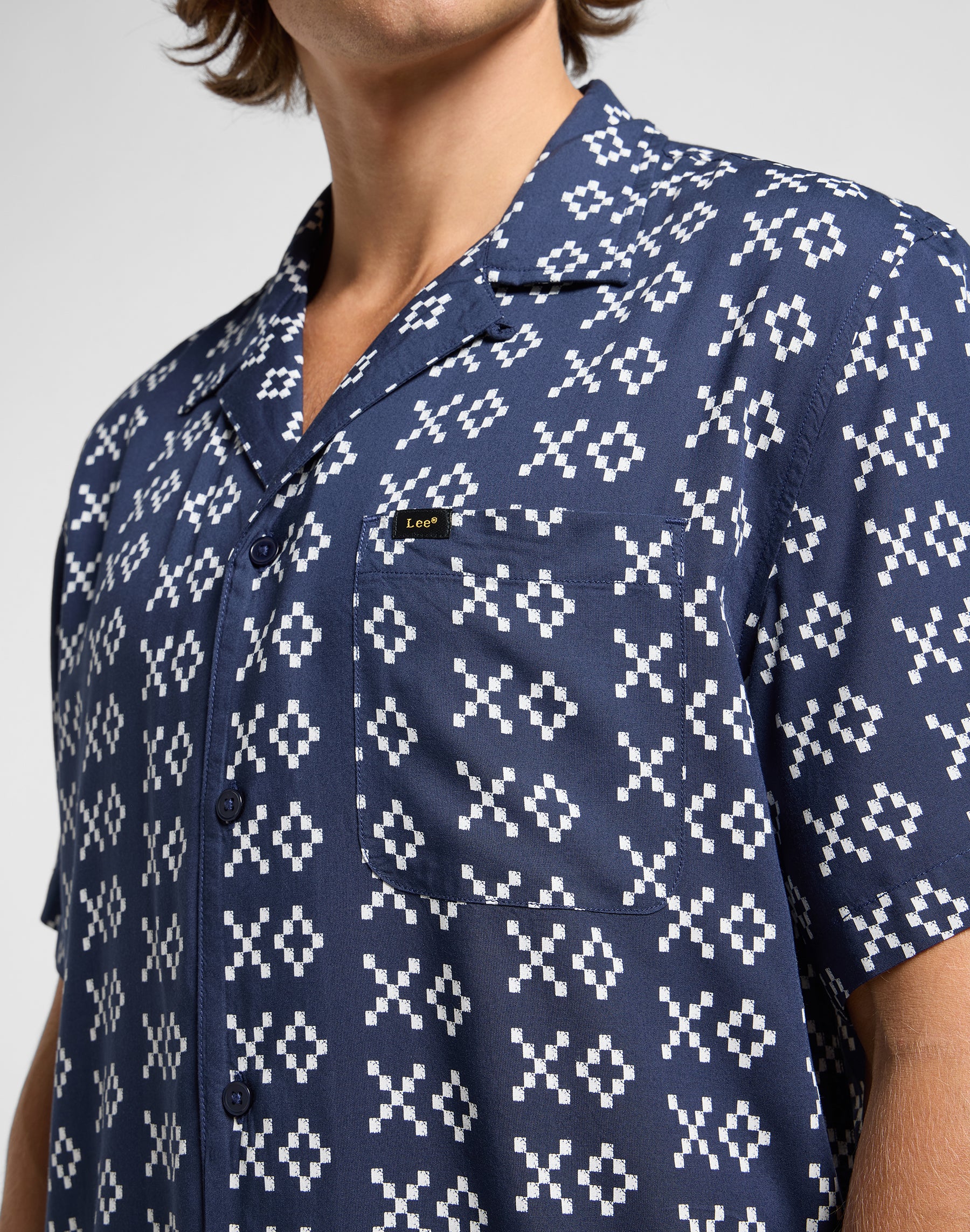 Resort Shirt in Rivet Ecru Hemden Lee