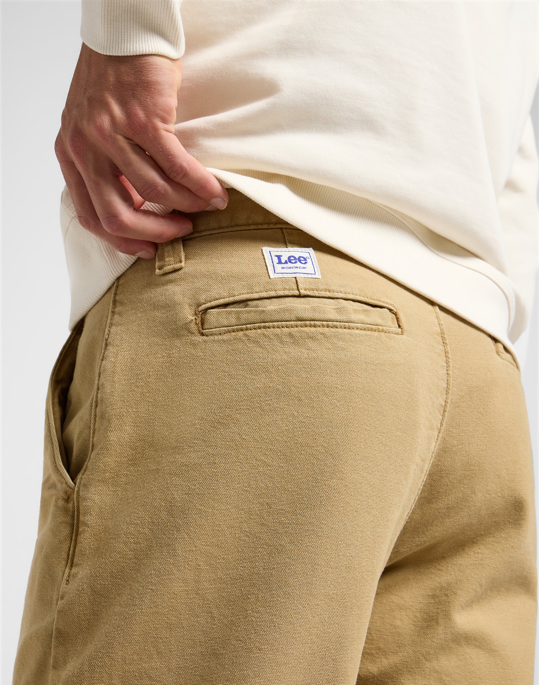 Relaxed Workwear Chino in Oscar Khaki Hosen Lee