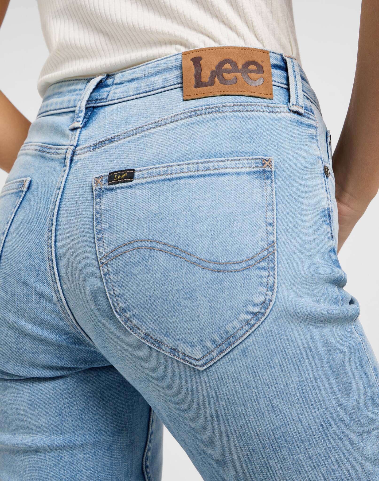 Marion Straight in Light Azul Jeans Lee