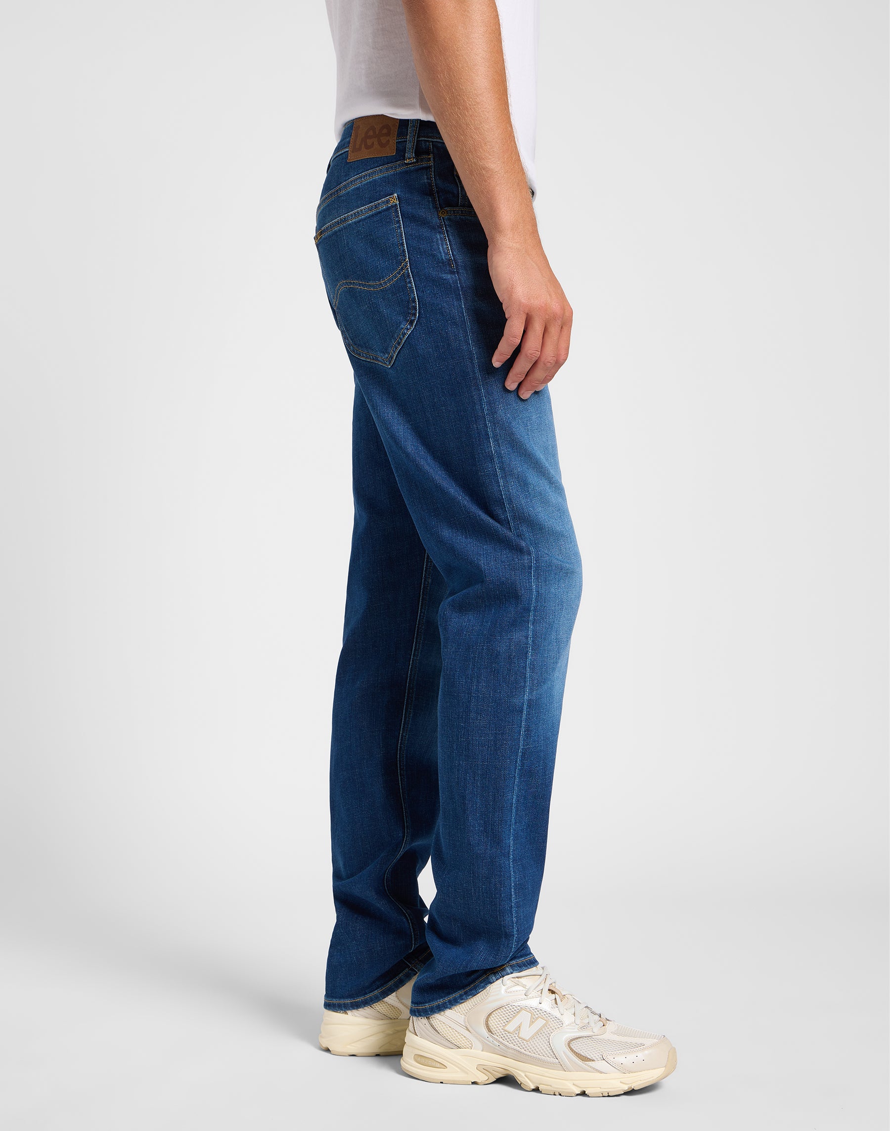Daren Zip Fly in Mojo Jeans Lee