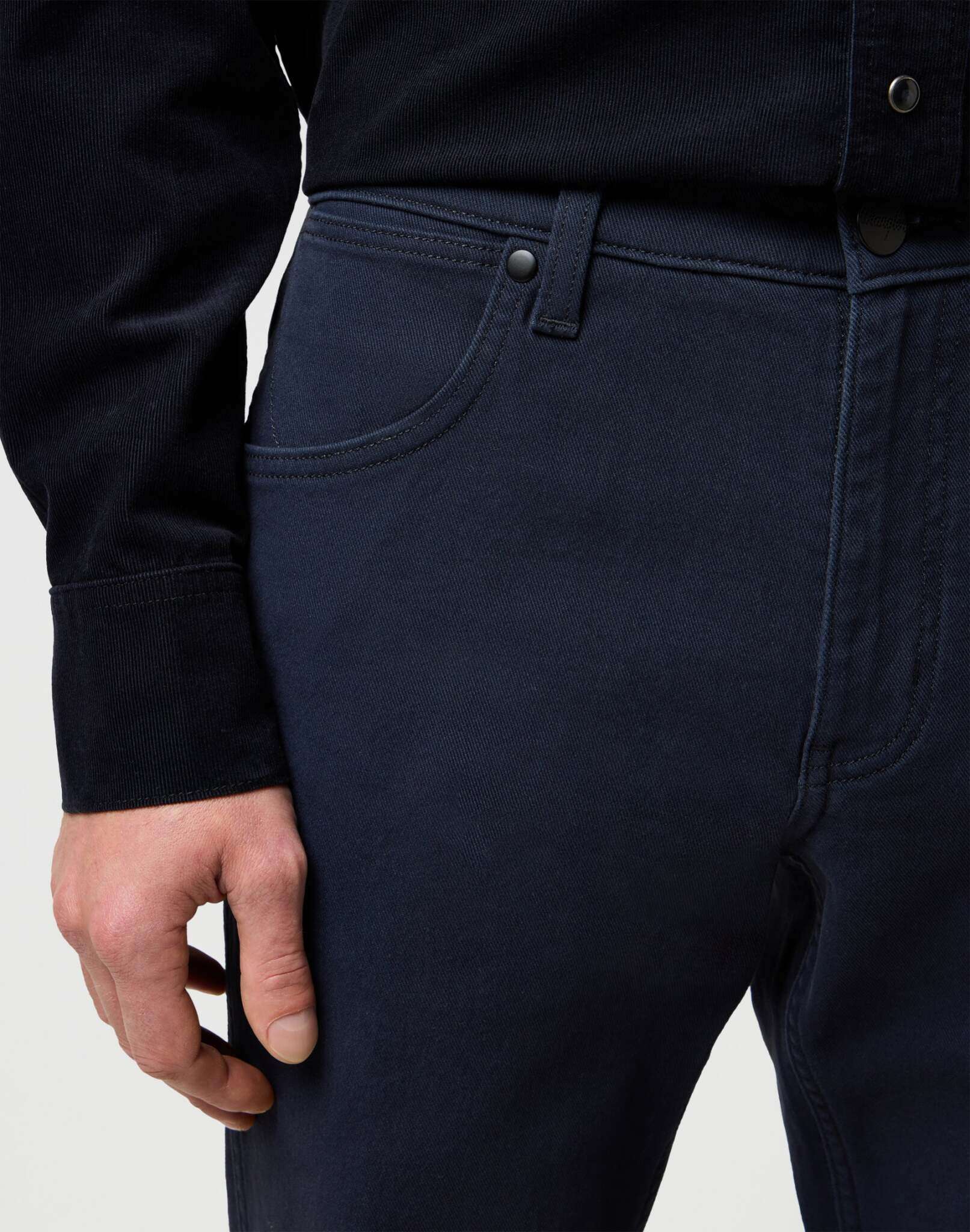 Greensboro in Dark Navy Hosen Wrangler