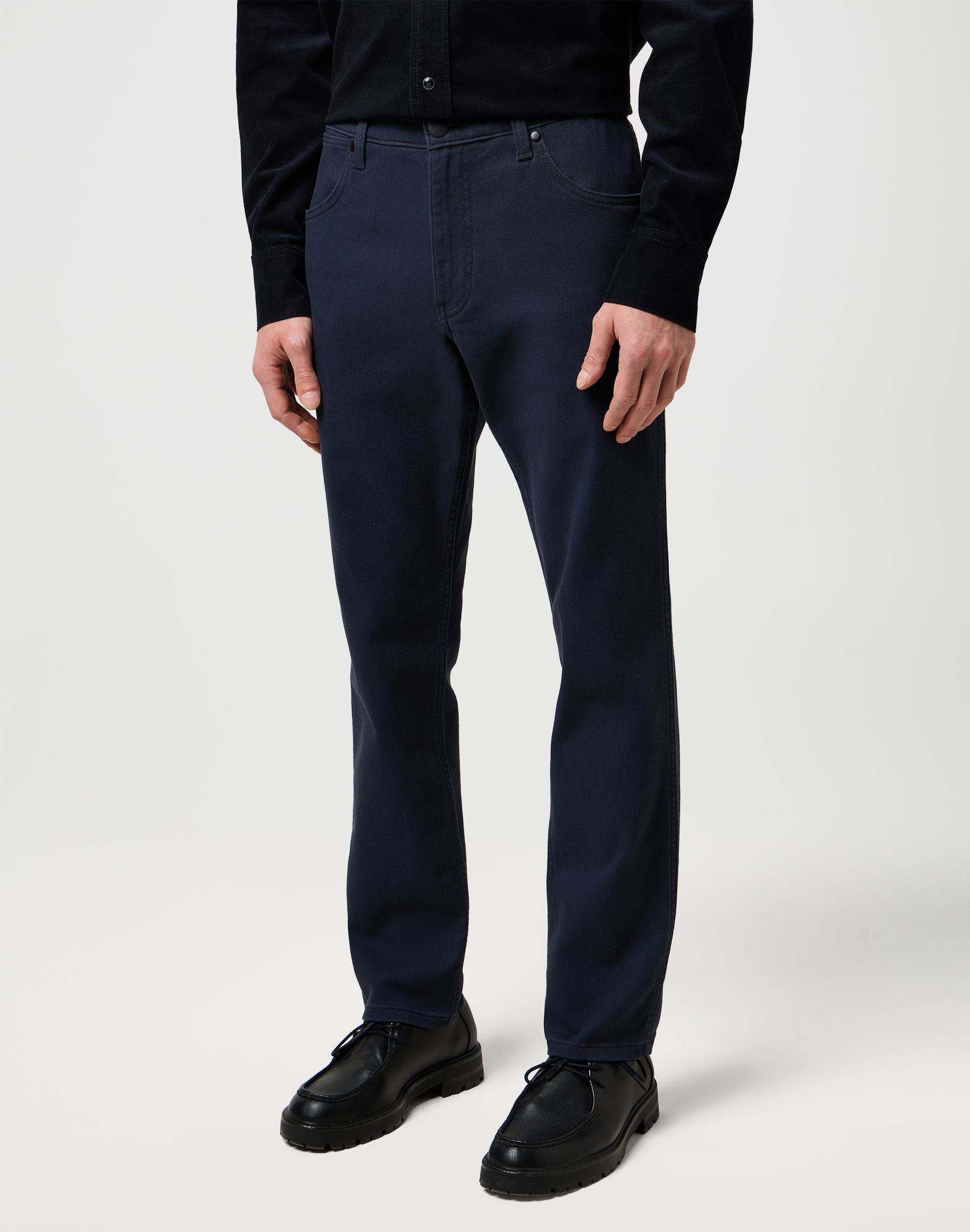 Greensboro in Dark Navy Hosen Wrangler