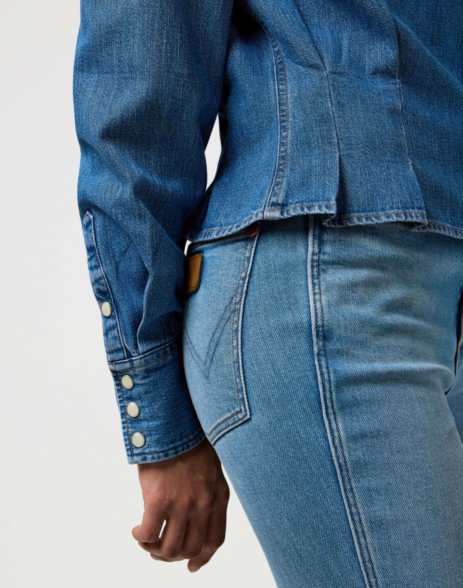 Femme Peplum Shirt in Light Hand Hemden Wrangler