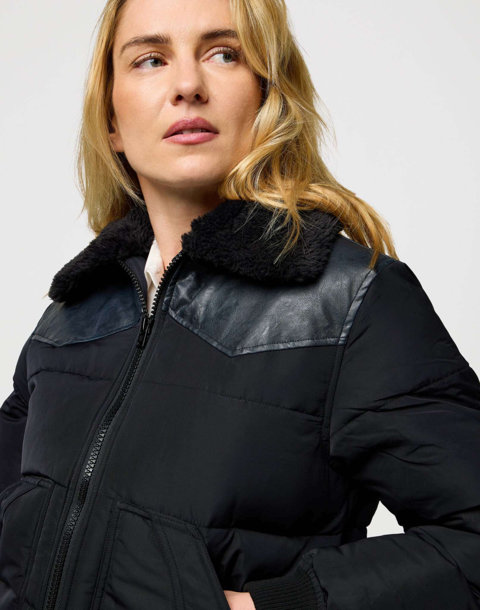 Western Puffer in Black Jacken Wrangler