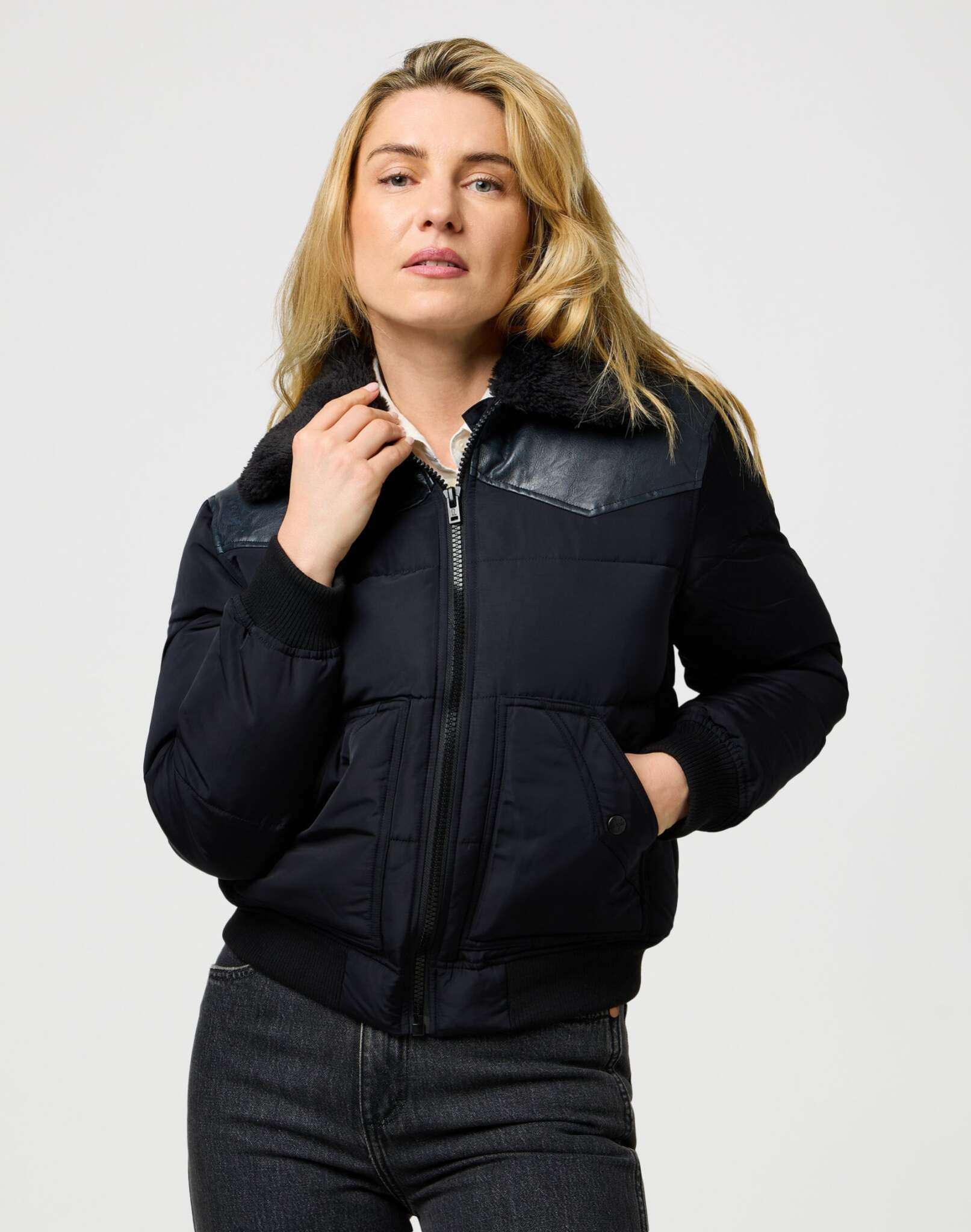 Western Puffer in Black Jacken Wrangler