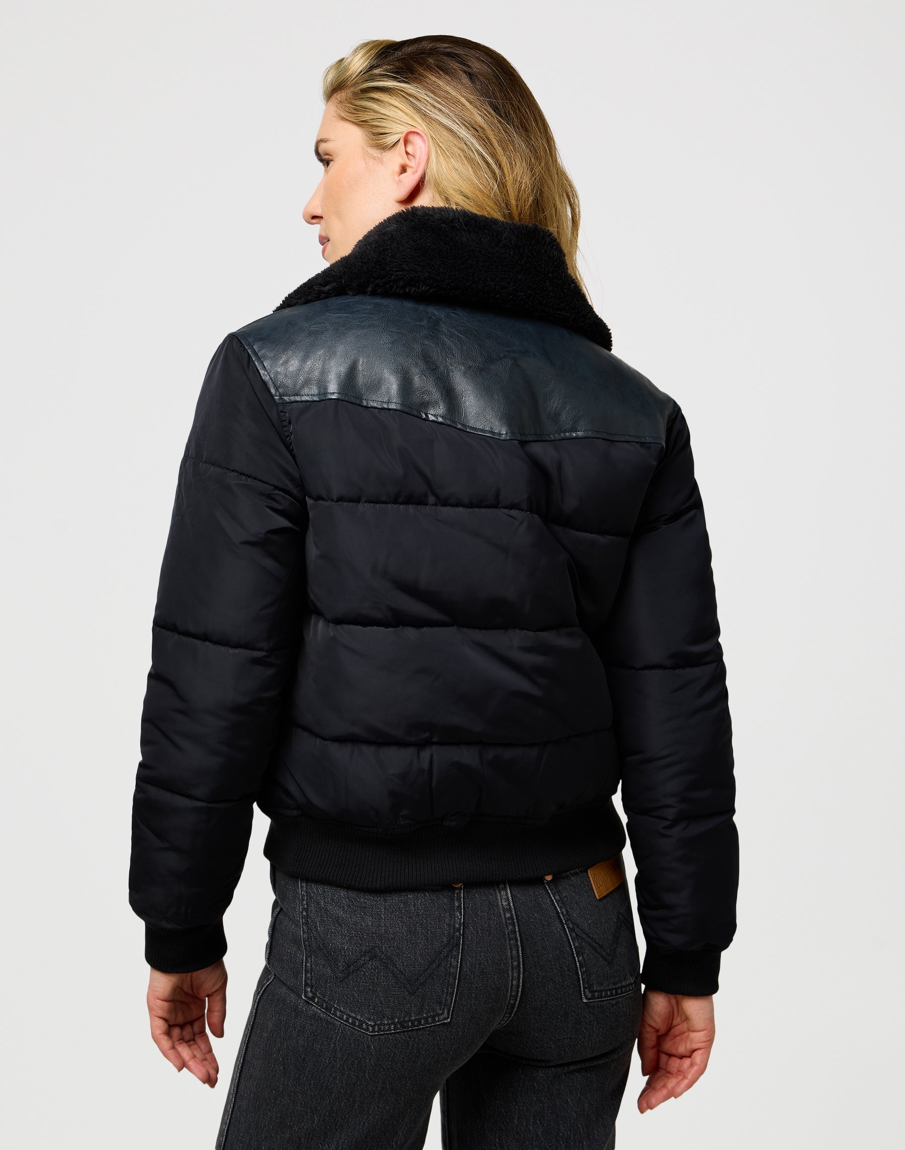 Western Puffer in Black Jacken Wrangler