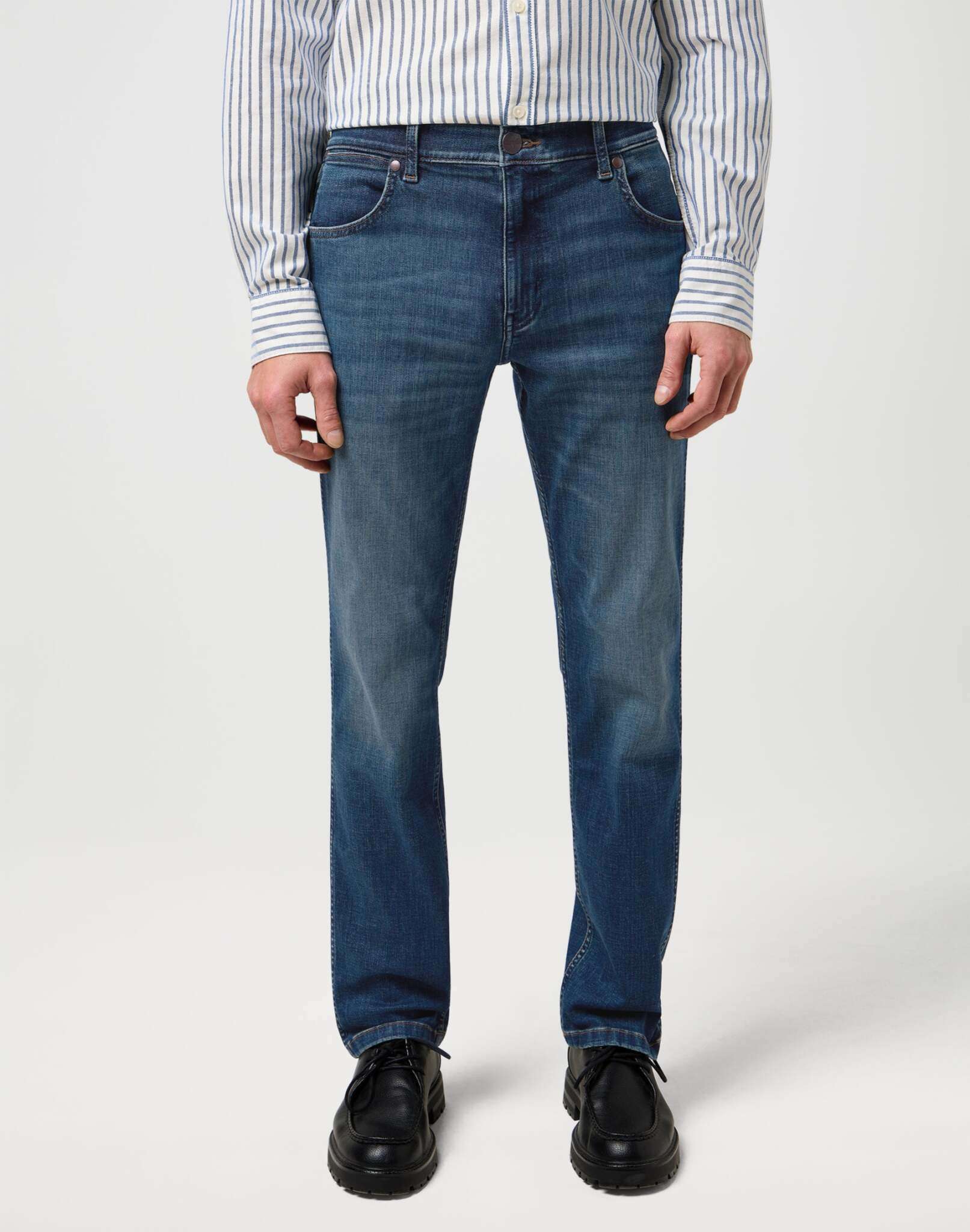 Greensboro in Marine Tint Jeans Wrangler