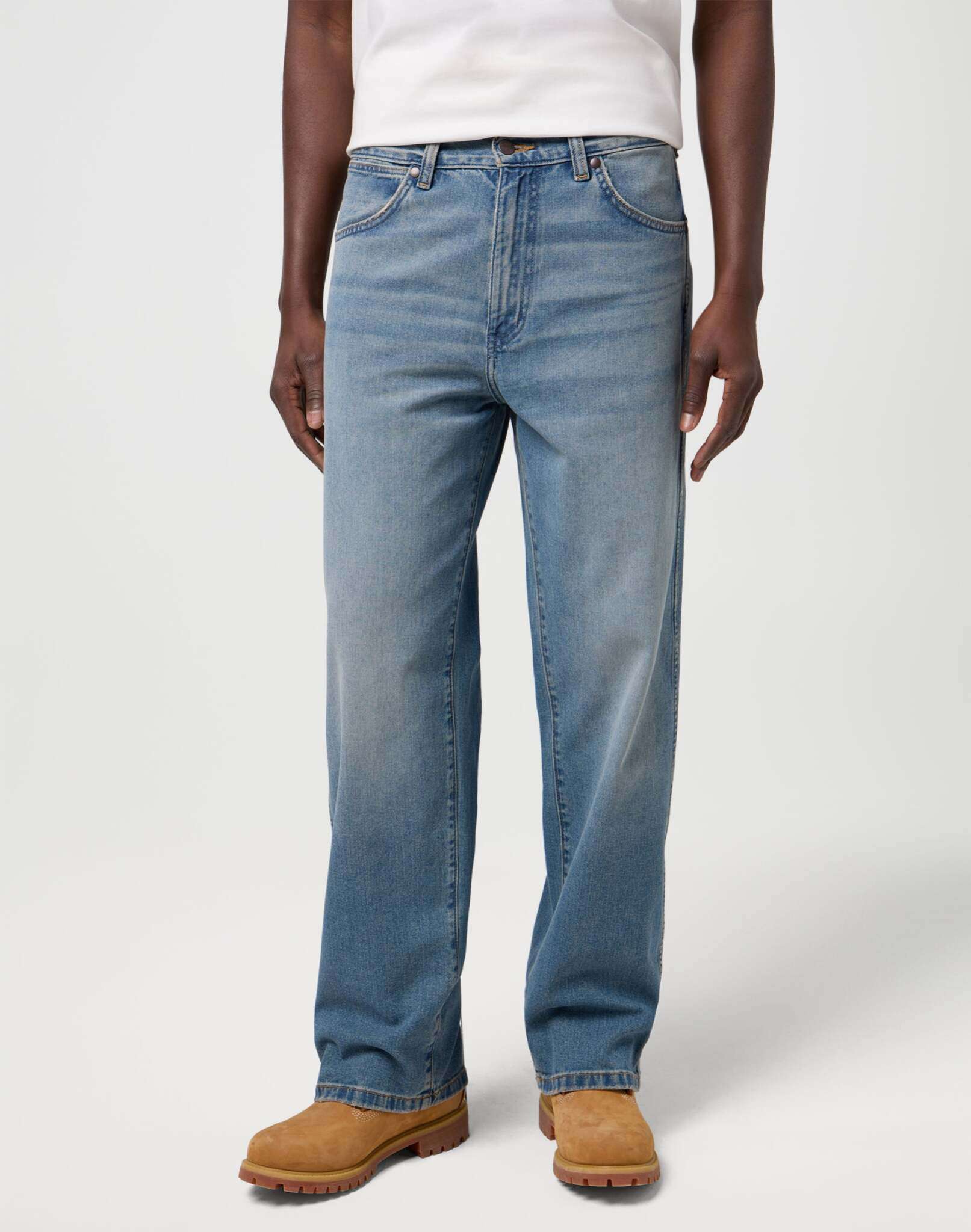Loose Straight in Authentic Medium Jeans Wrangler