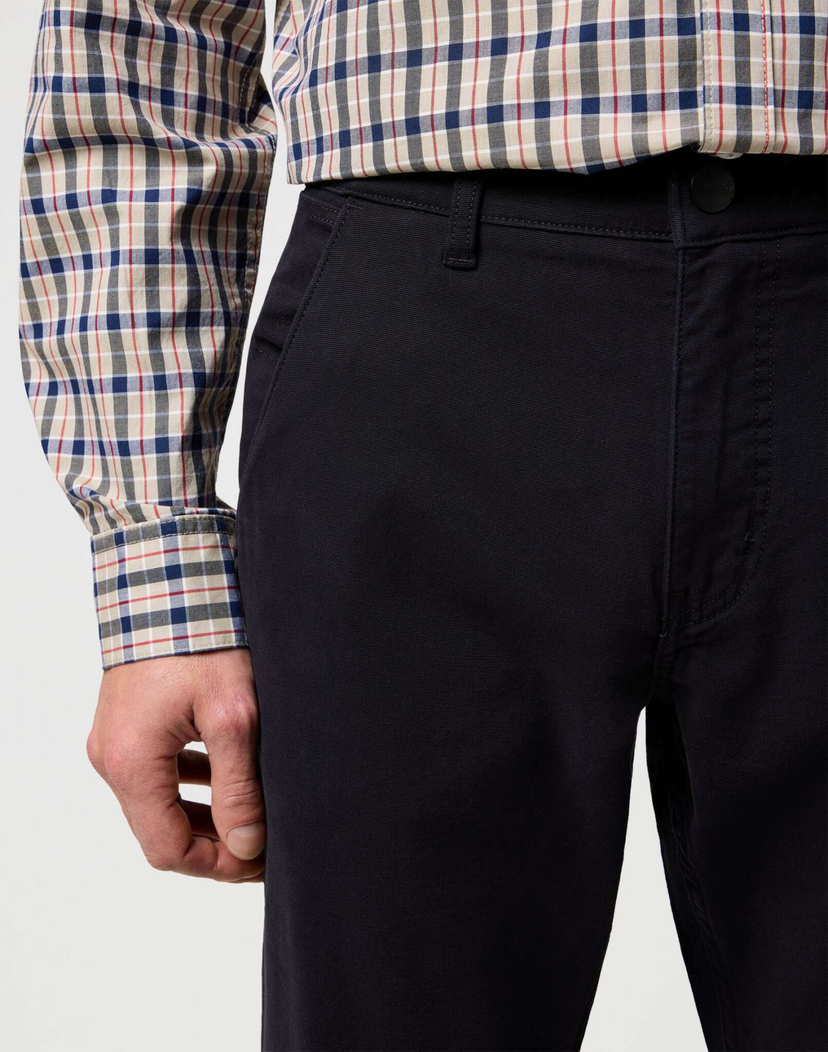 Regular Chino in Black Hosen Wrangler