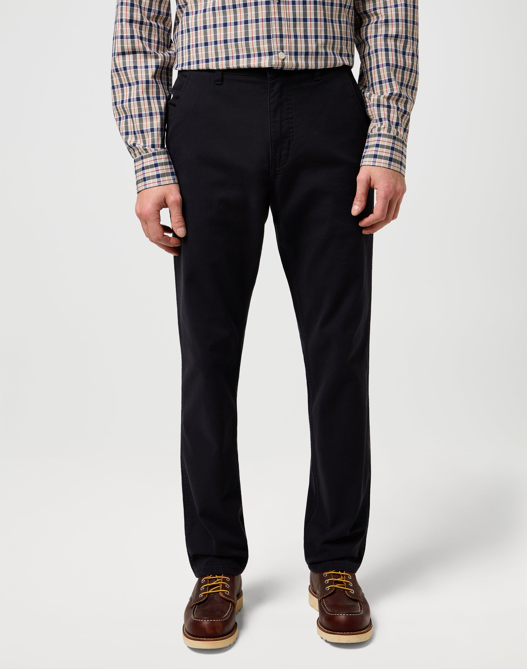Regular Chino in Black Hosen Wrangler