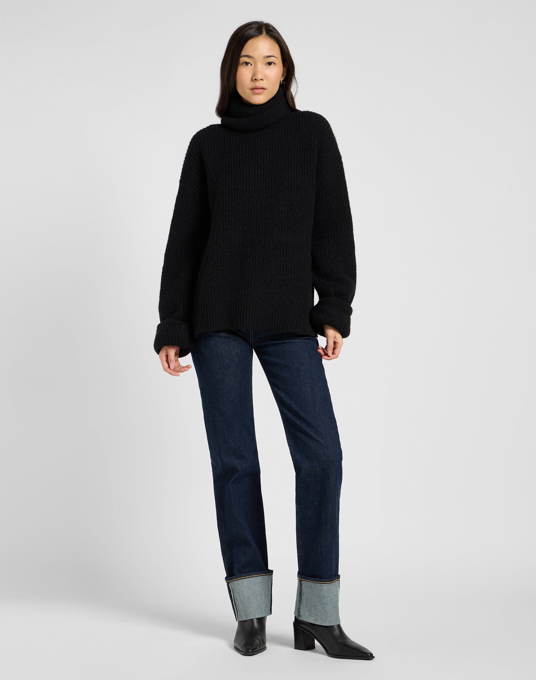 Wide Cuff Turtle Neck in Unionall Black Pullover Lee