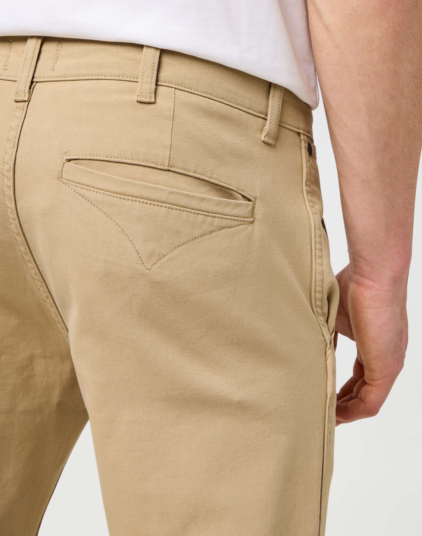 Regular Chino in Cornstalk Hosen Wrangler