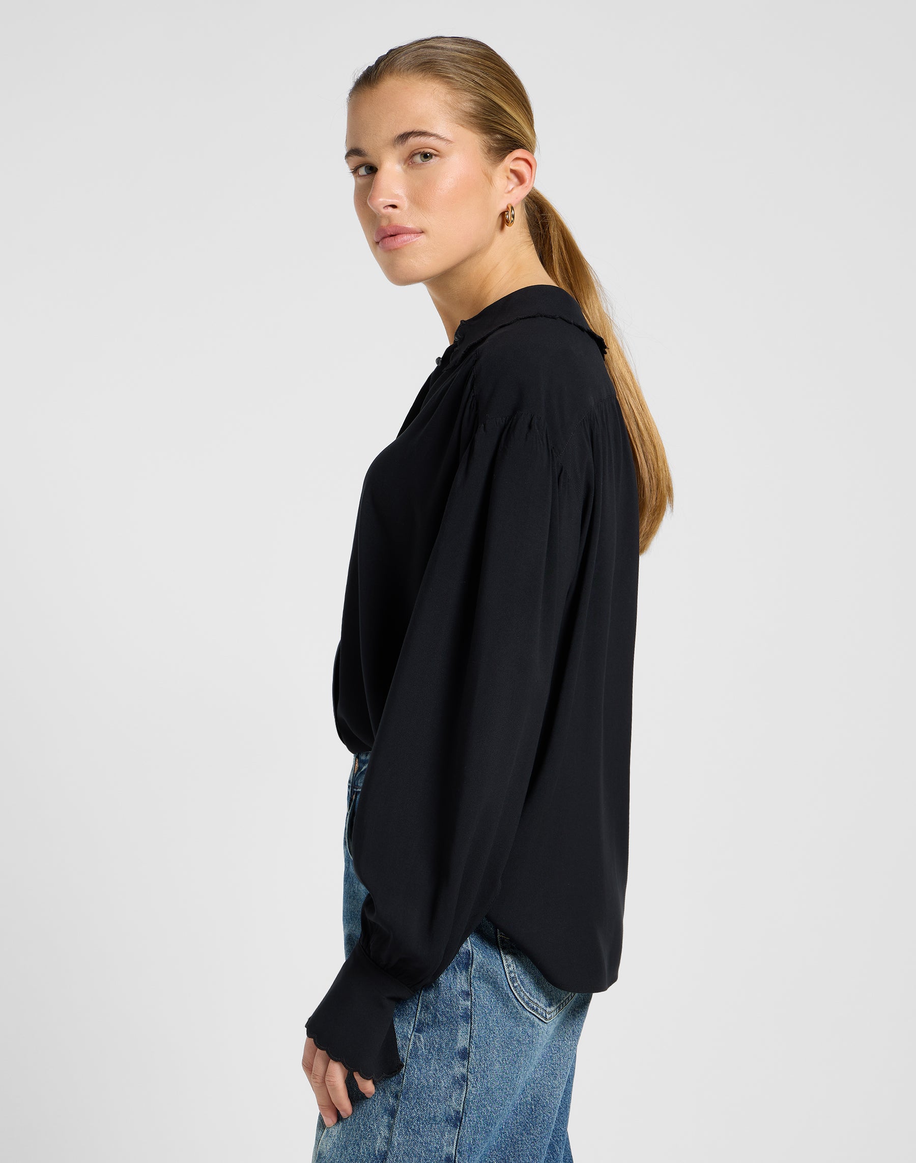 Statement Collar Shirt in Unionall Black Hemden Lee