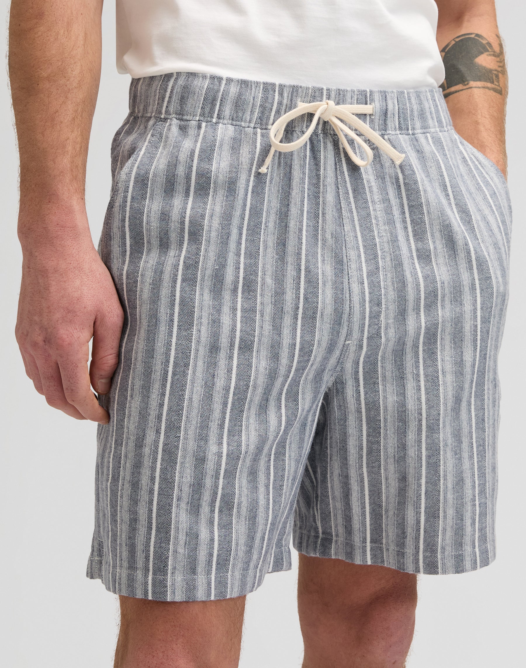 Vista Pull On Short in Mood Indigo Shorts Lee