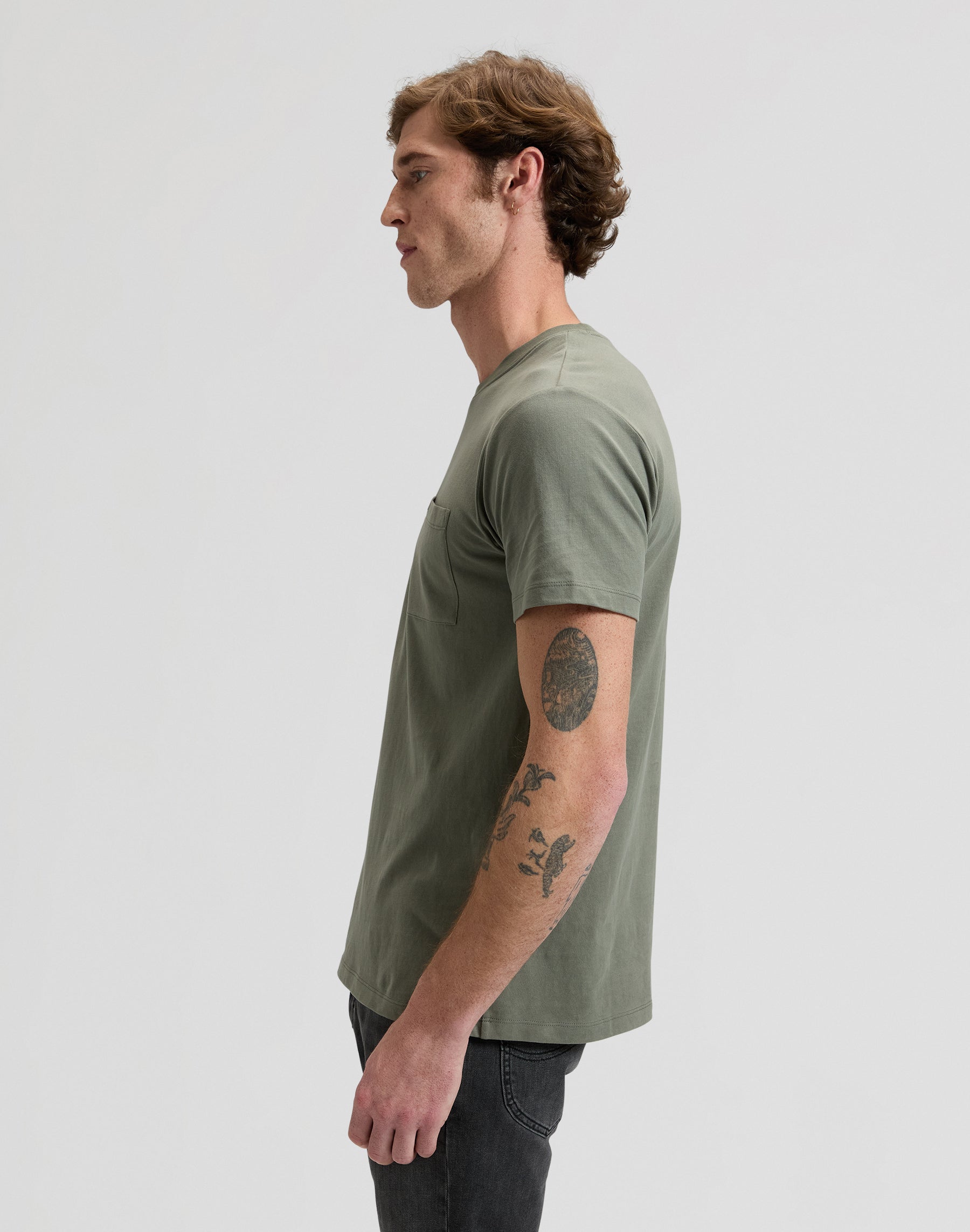 Ultimate Pocket Tee in Lichen Olive T-Shirts Lee