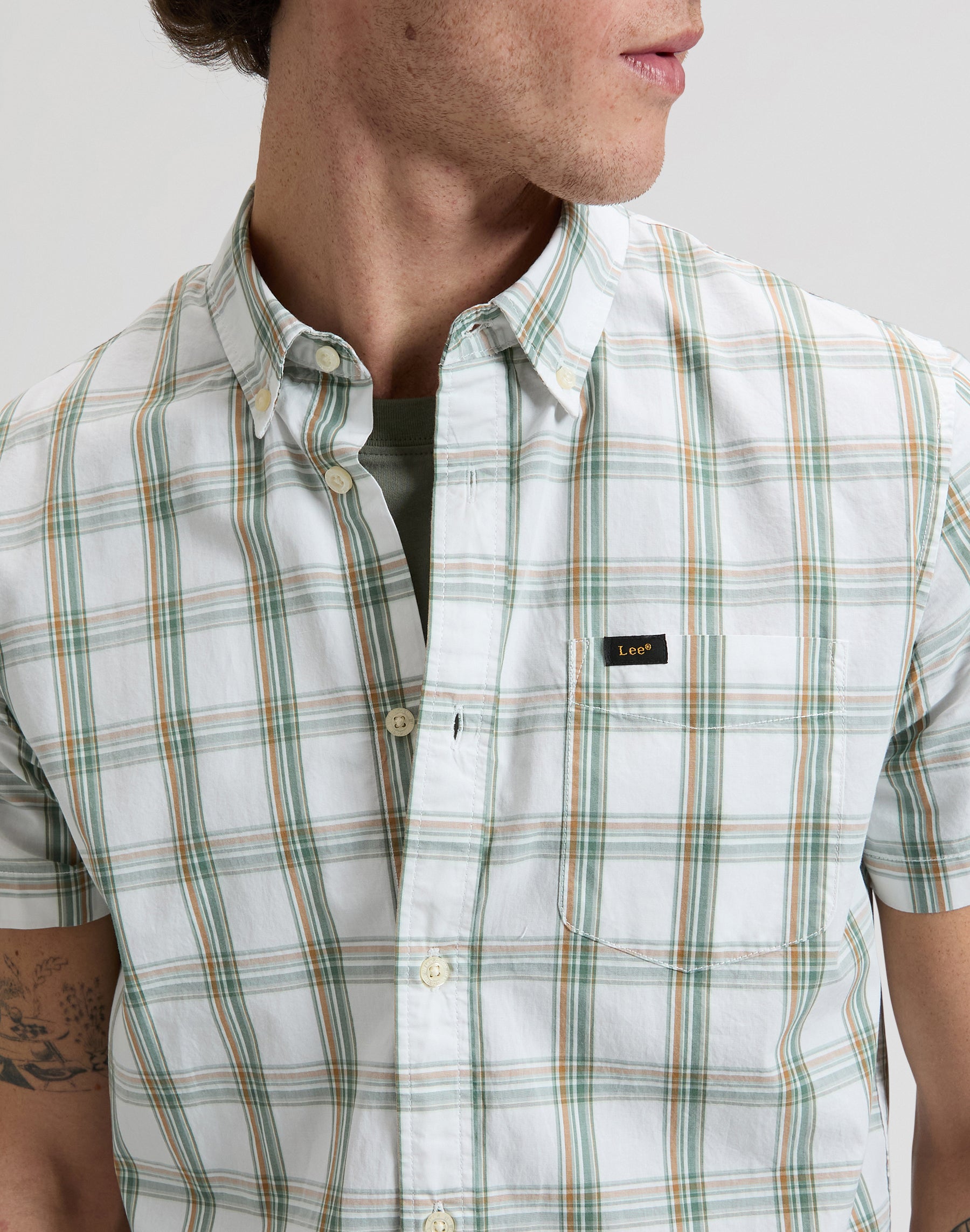 Lee Button Down Shortsleeve in Desert Sage Safari Plaid Hemden Lee