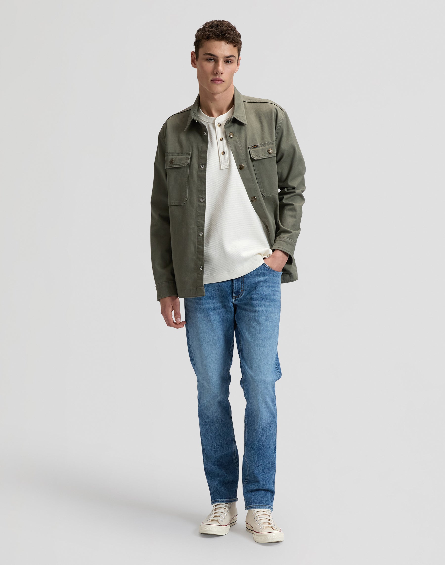 2 Pocket Overshirt in Lichen Olive Hemden Lee
