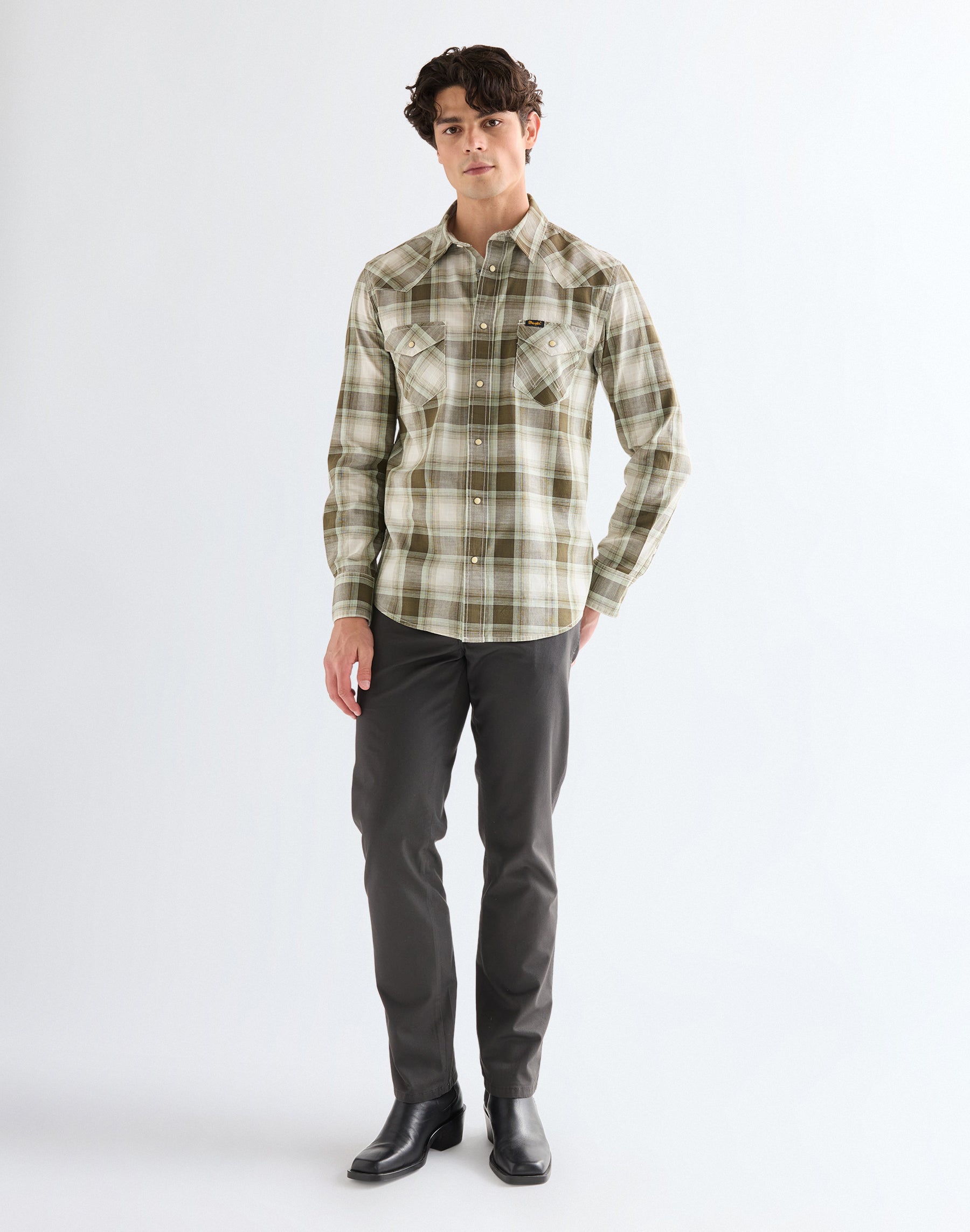 Texas in Faded Black Hosen Wrangler