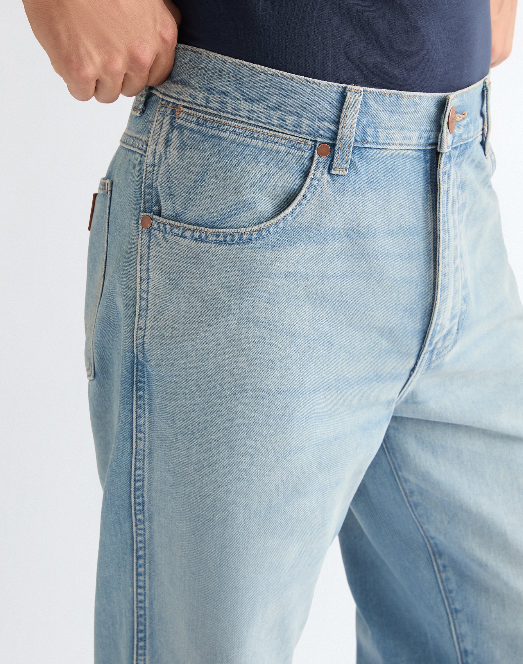 Loose Straight in Dove Wing Jeans Wrangler