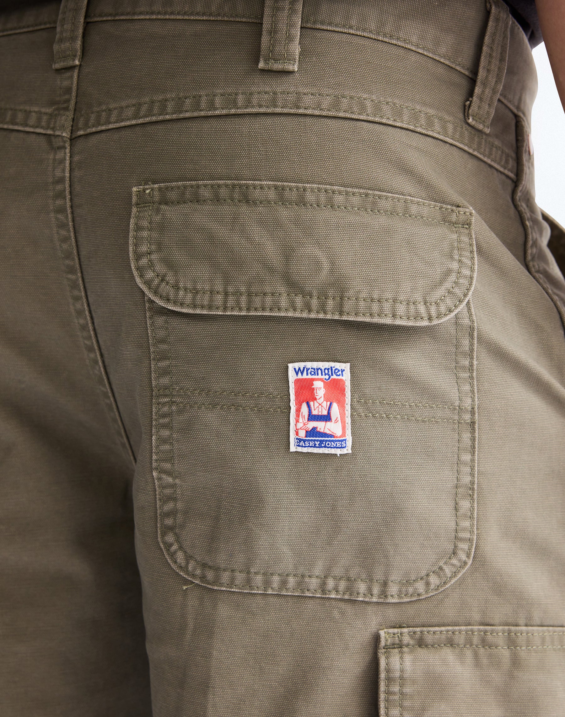 Cargo Shorts in Dusty Olive Shorts Wrangler