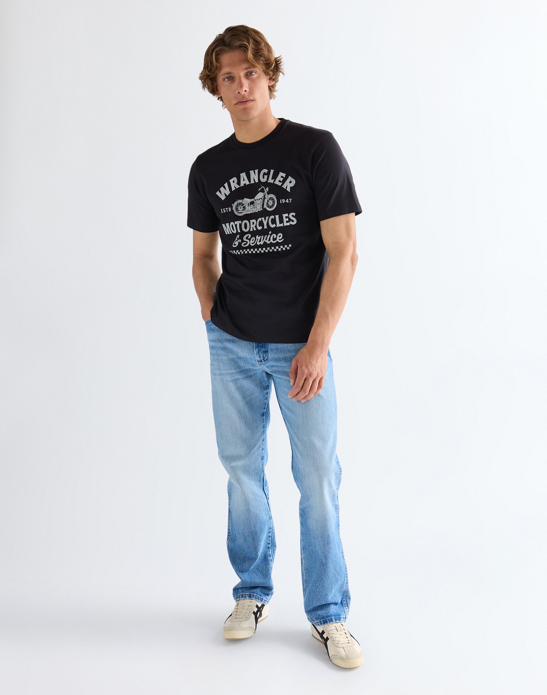 Americana Tee in Black T-Shirts Wrangler