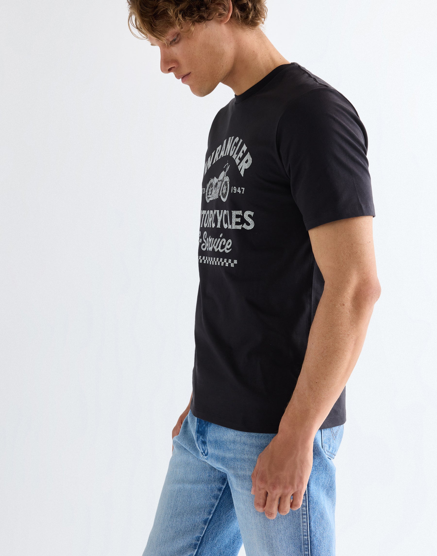 Americana Tee in Black T-Shirts Wrangler