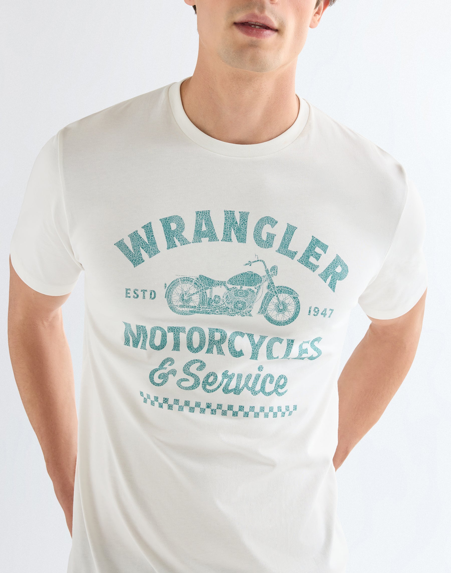 Americana Tee in Worn White T-Shirts Wrangler