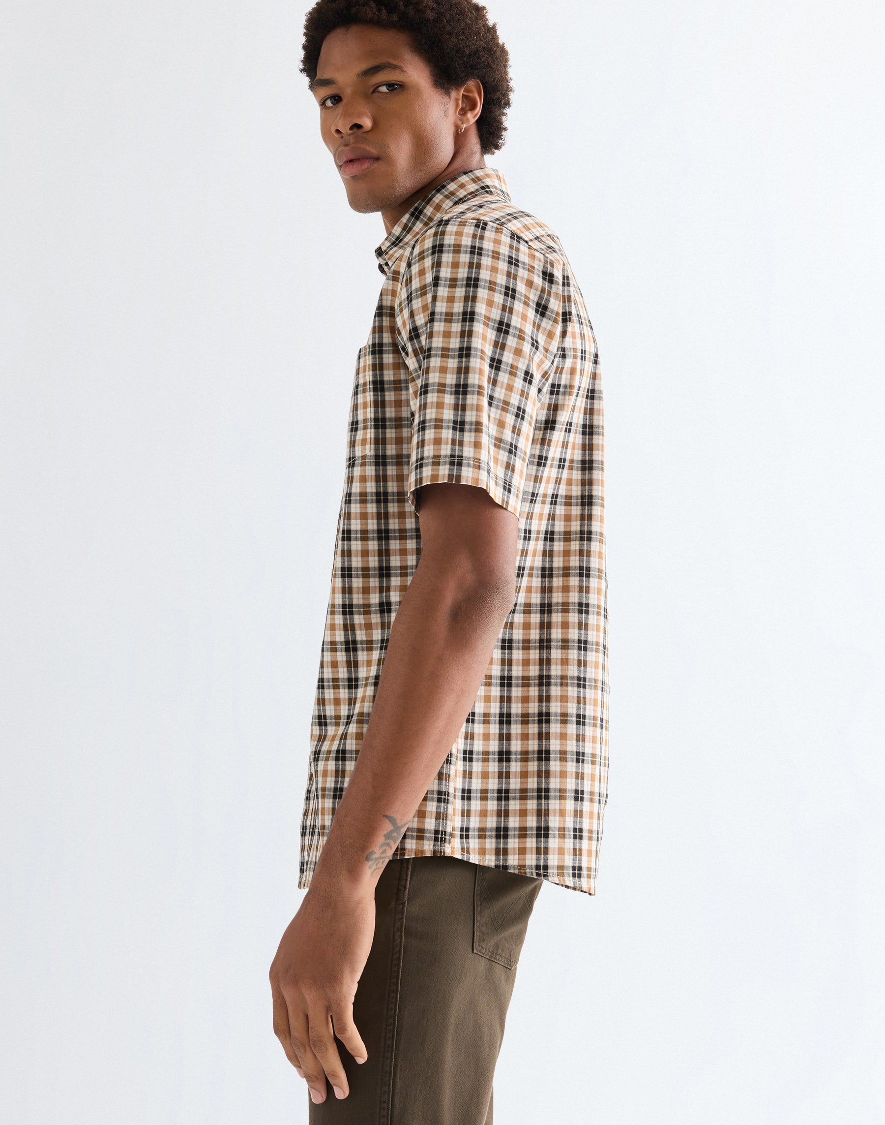 Shortsleeve 1 Pocket Shirt in Golden Wheat Hemden Wrangler
