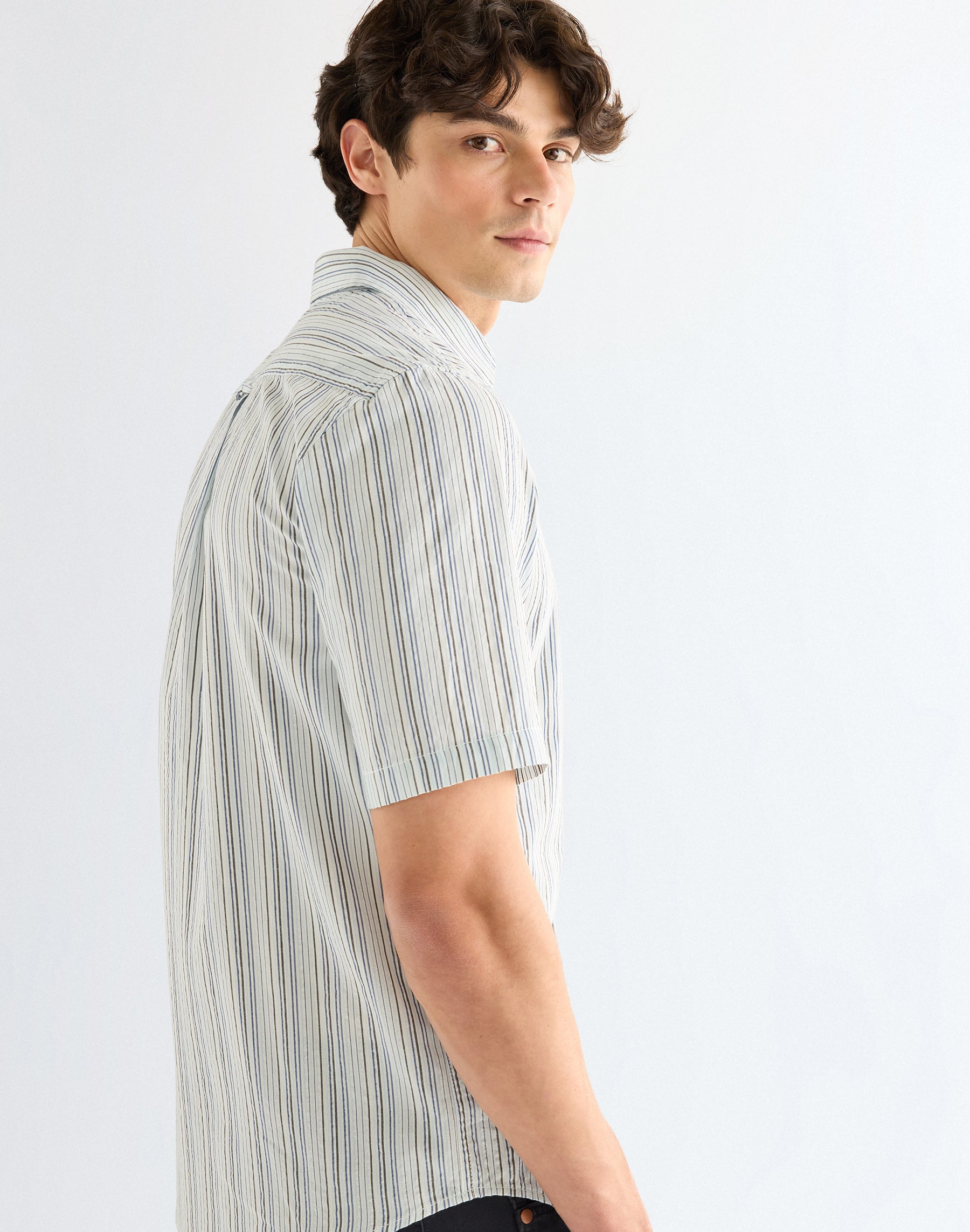 Shortsleeve Shirt in True Navy Hemden Wrangler