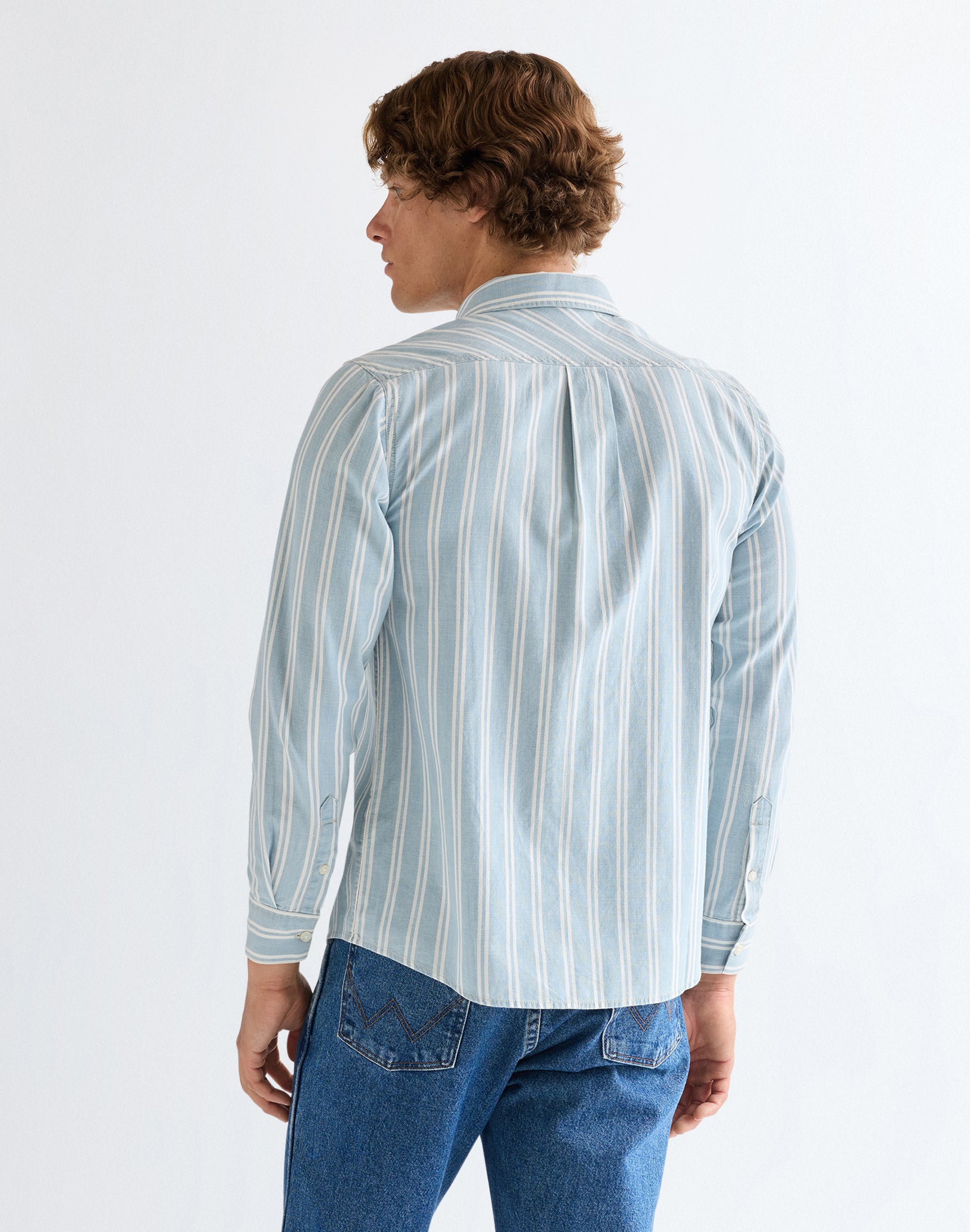 Chambray Shirt in Light Stripe Hemden Wrangler