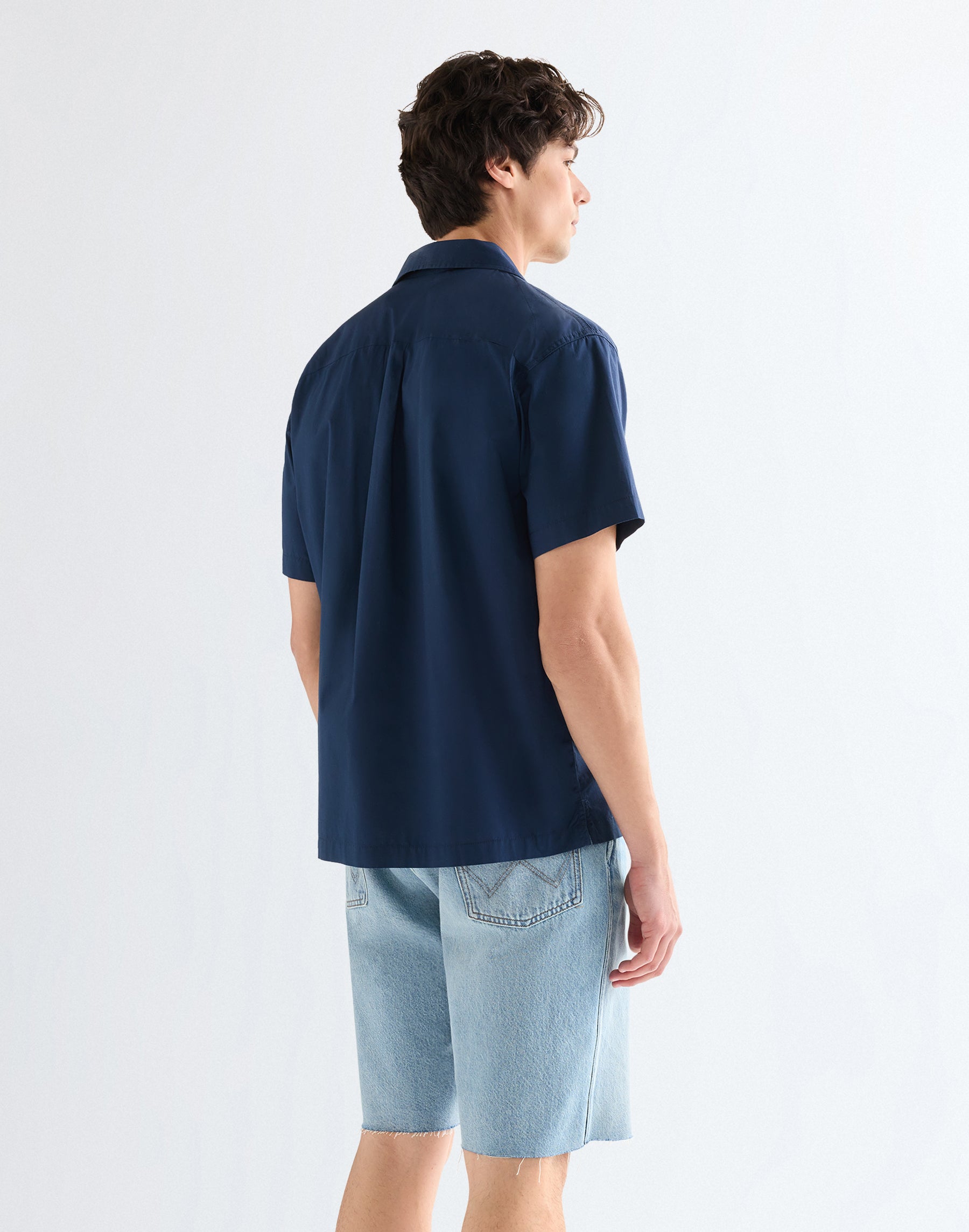 Shortsleeve W Resort Shirt in Navy Floral Hemden Wrangler