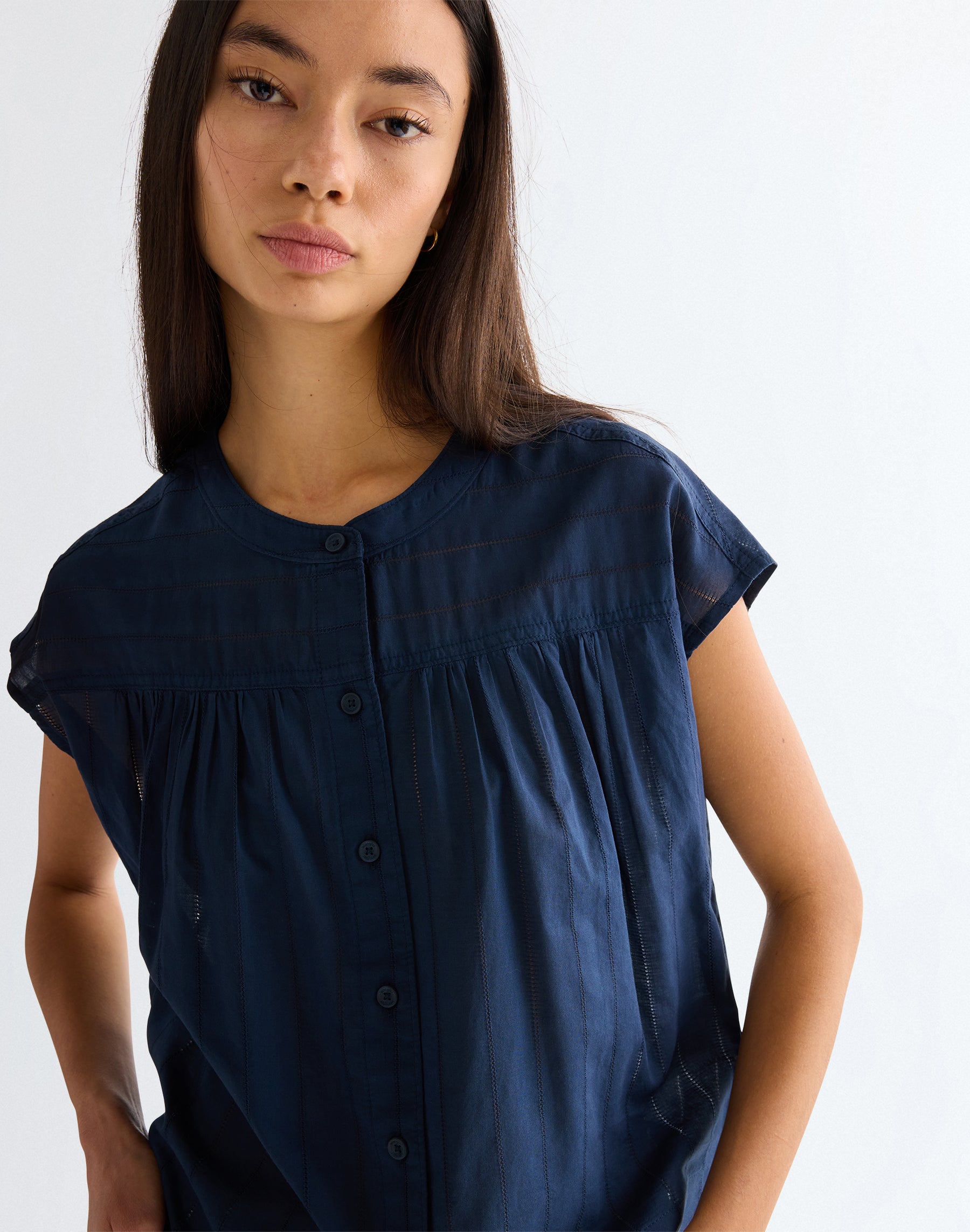 Drop Shoulder Shirt in Navy Hemden Wrangler