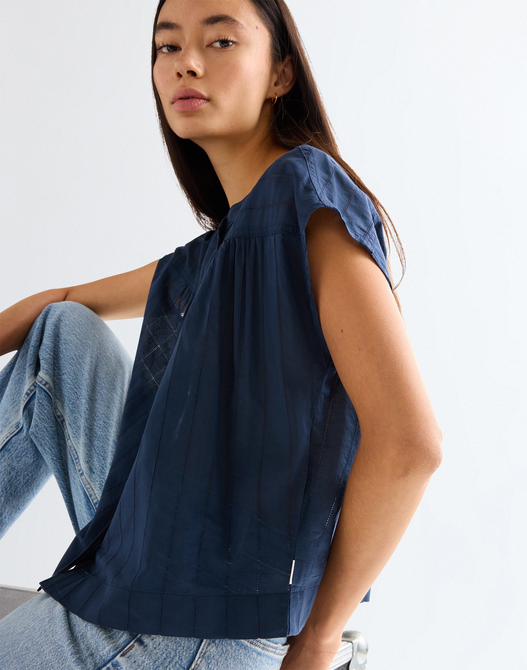 Drop Shoulder Shirt in Navy Hemden Wrangler