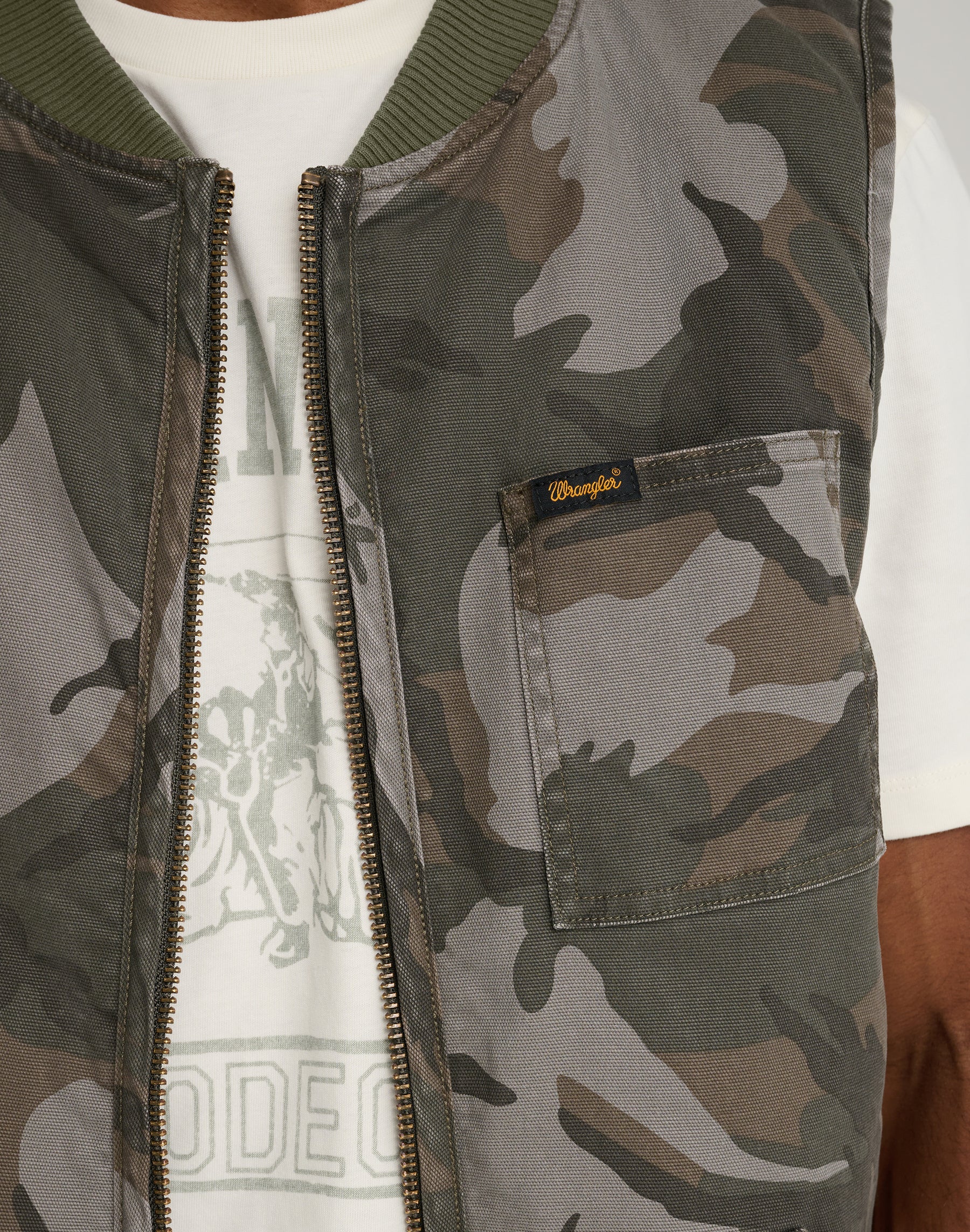 Mike Lucas Vest in Camo Jacken Wrangler