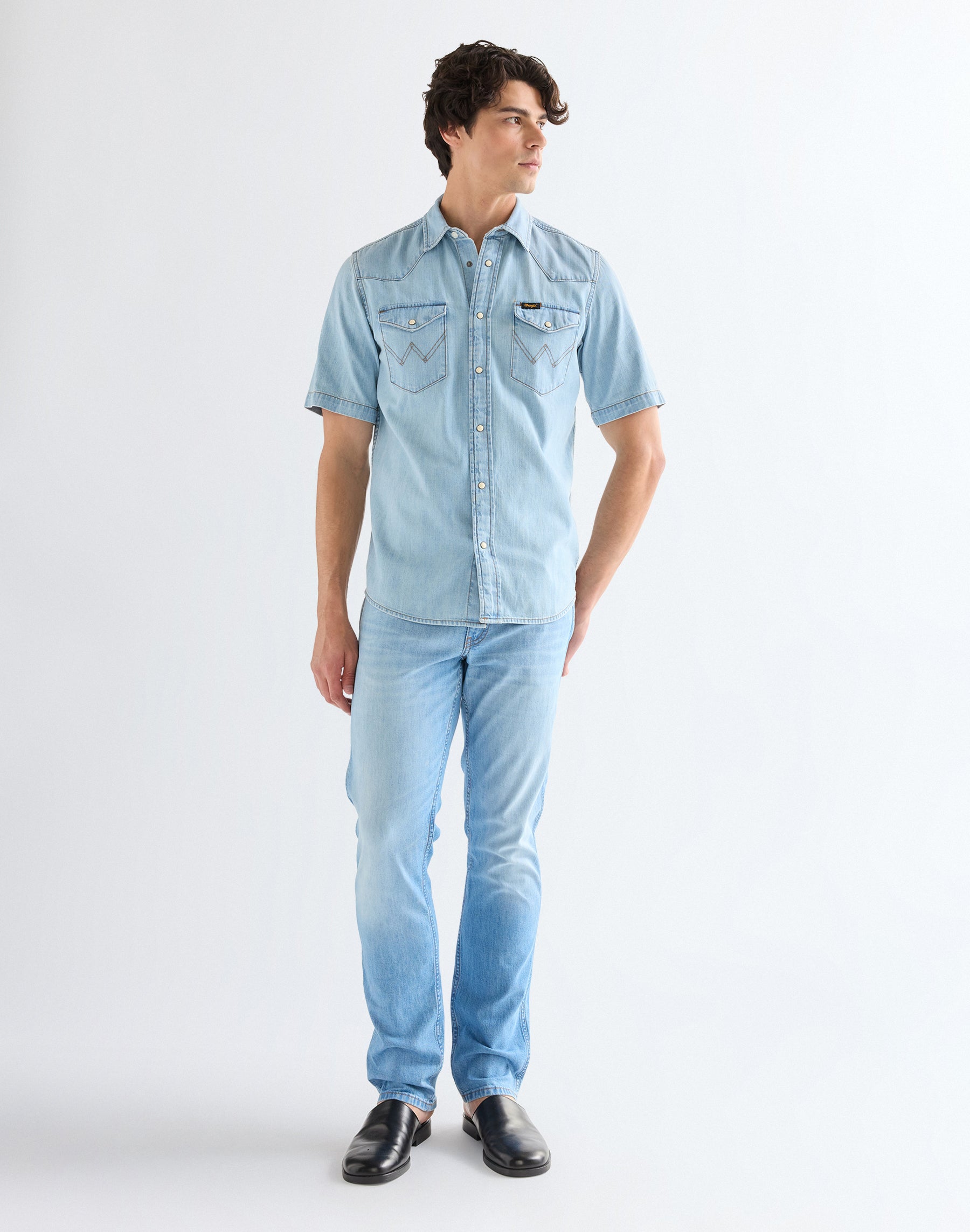 Greensboro in Light Wash Jeans Wrangler