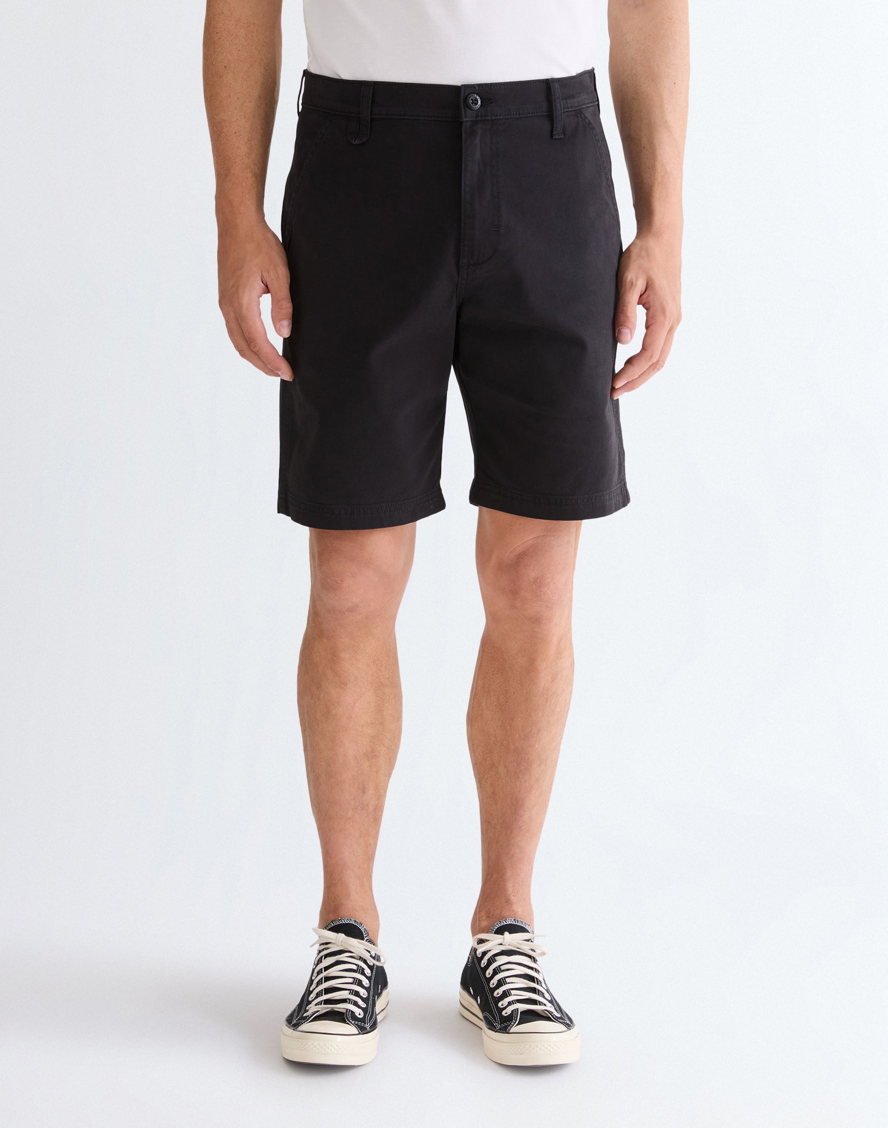 Chino Shorts in Caviar Shorts Wrangler