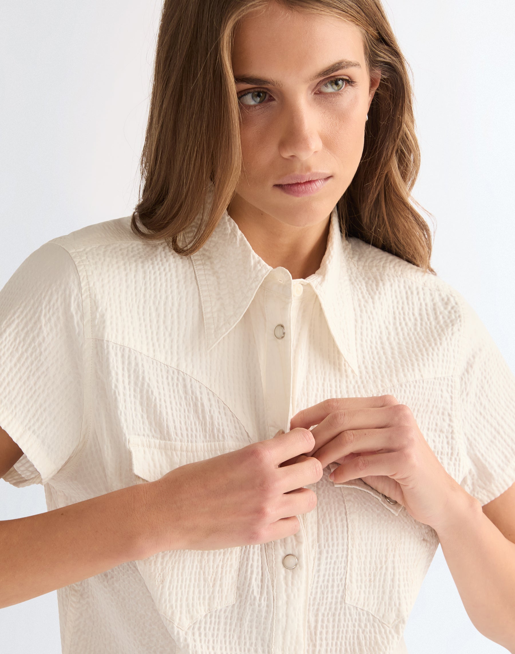 Shortsleeve Stylized Western in Egret Hemden Wrangler