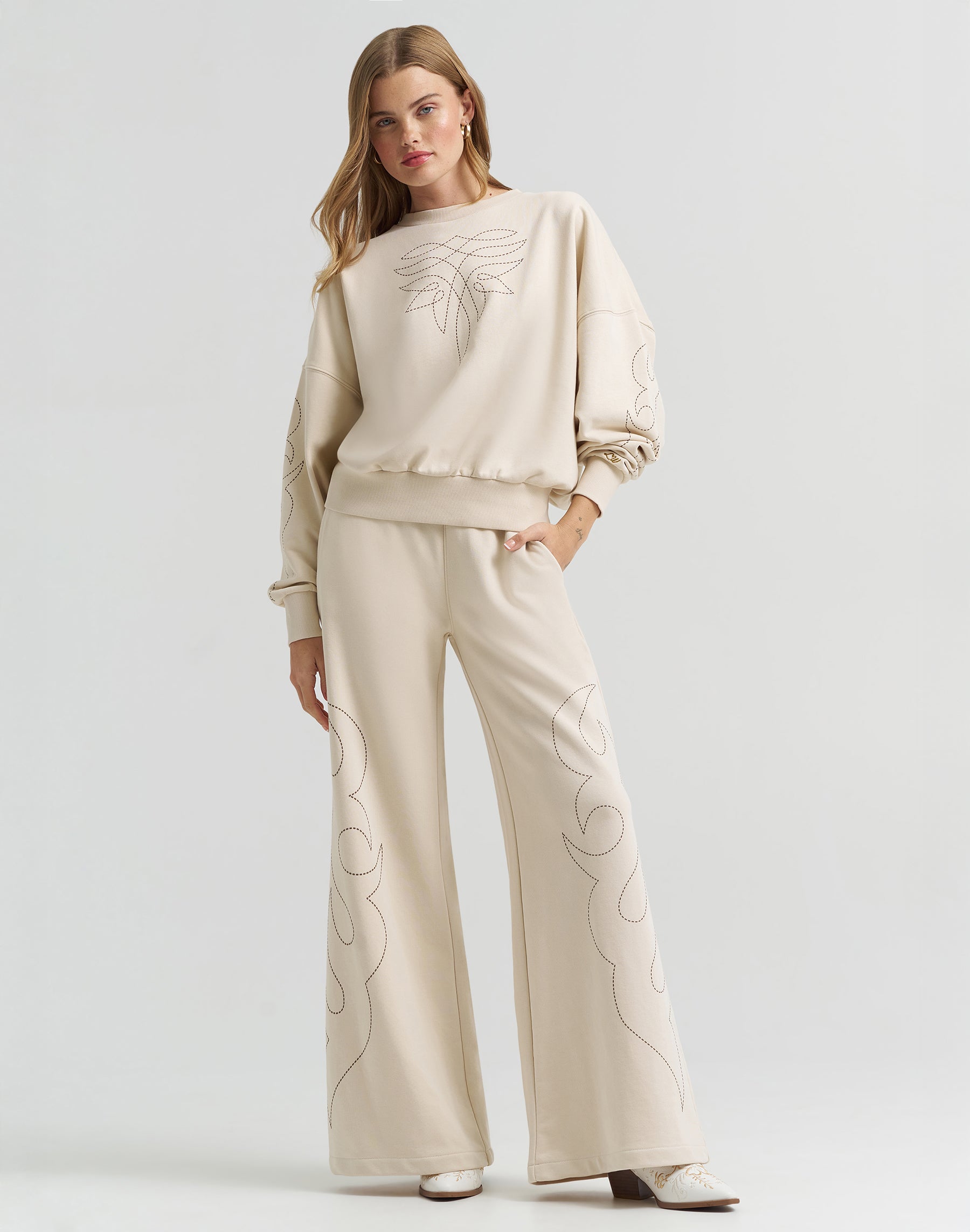 Cowboy Sweatshirt in Cream Sweatshirts Wrangler