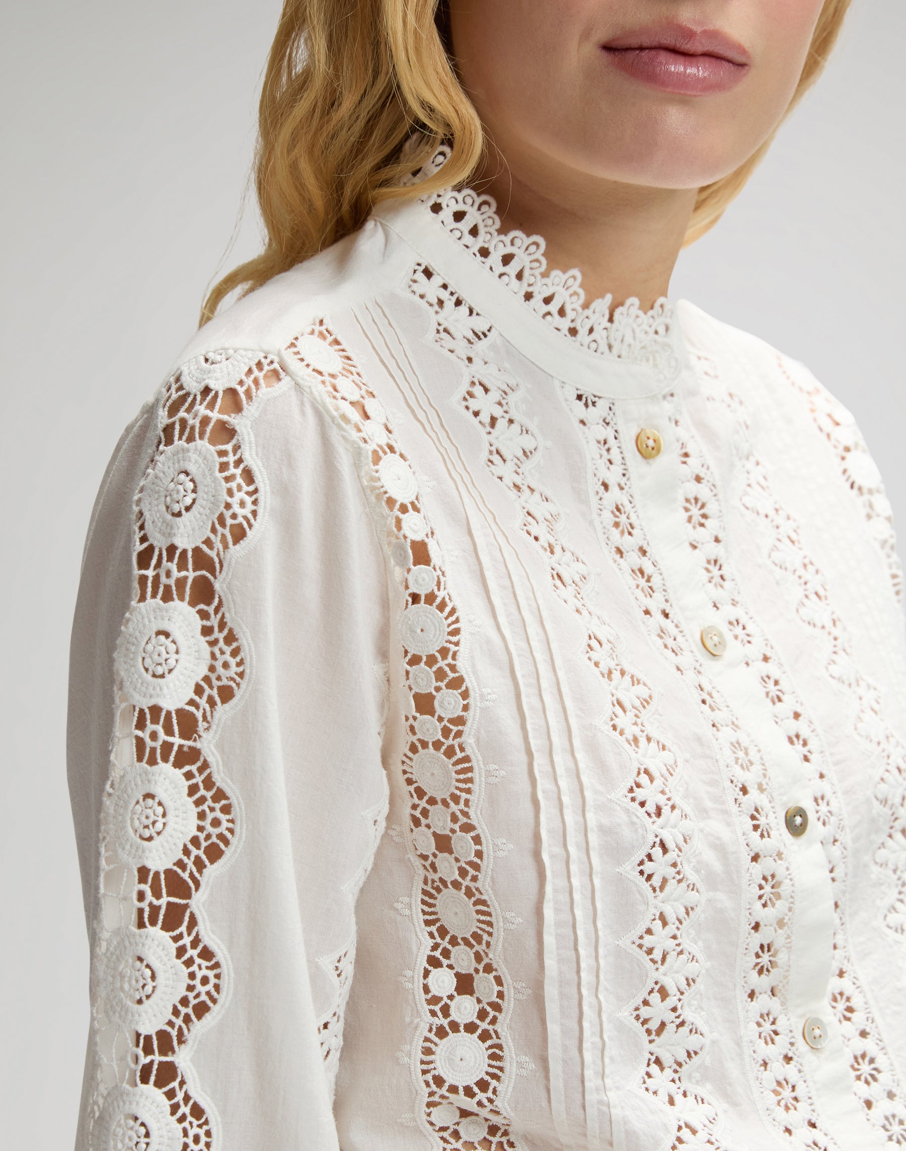 Bohemian Blouse in Bright White Hemden Lee