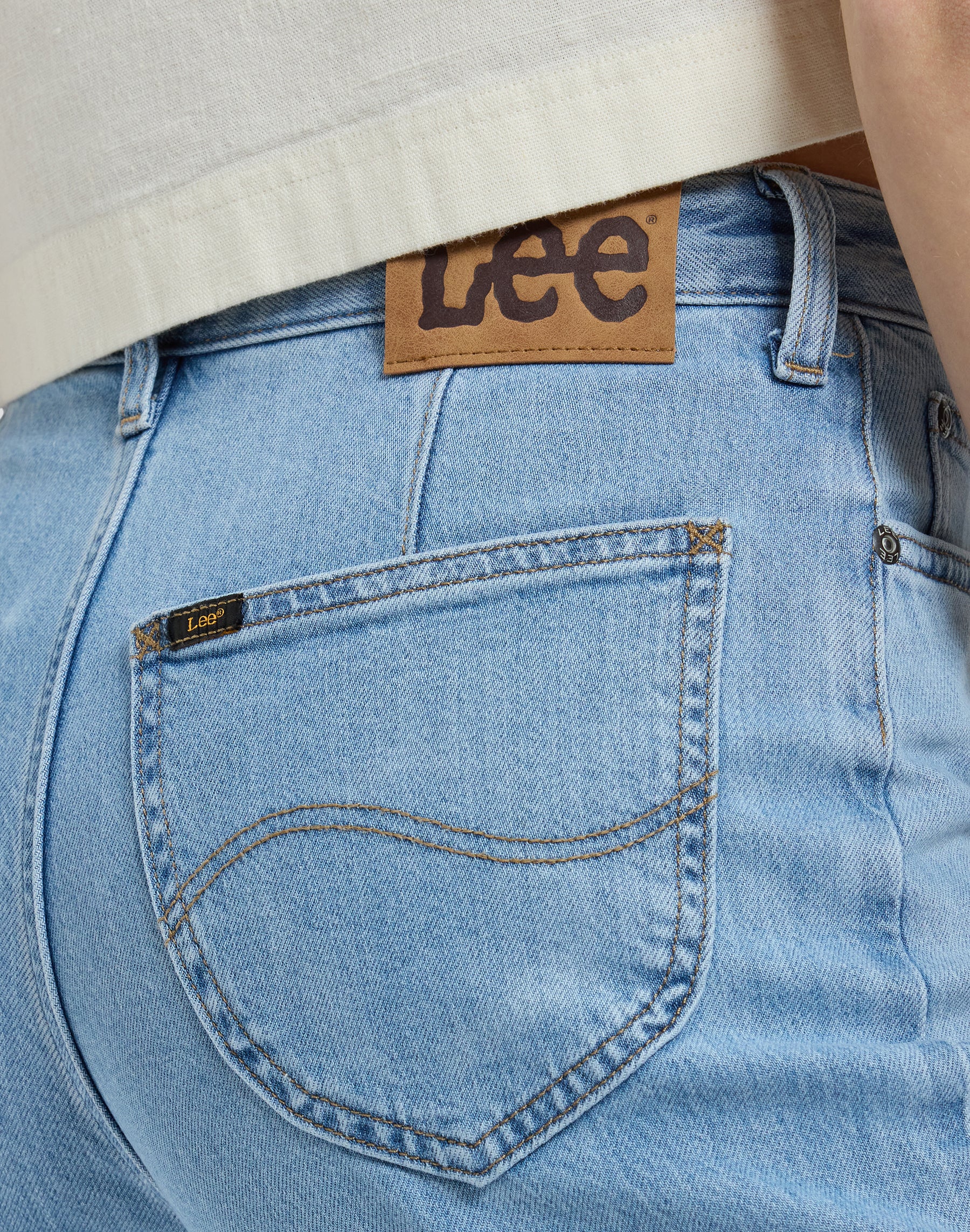 Stella in Water Droplet Jeans Lee